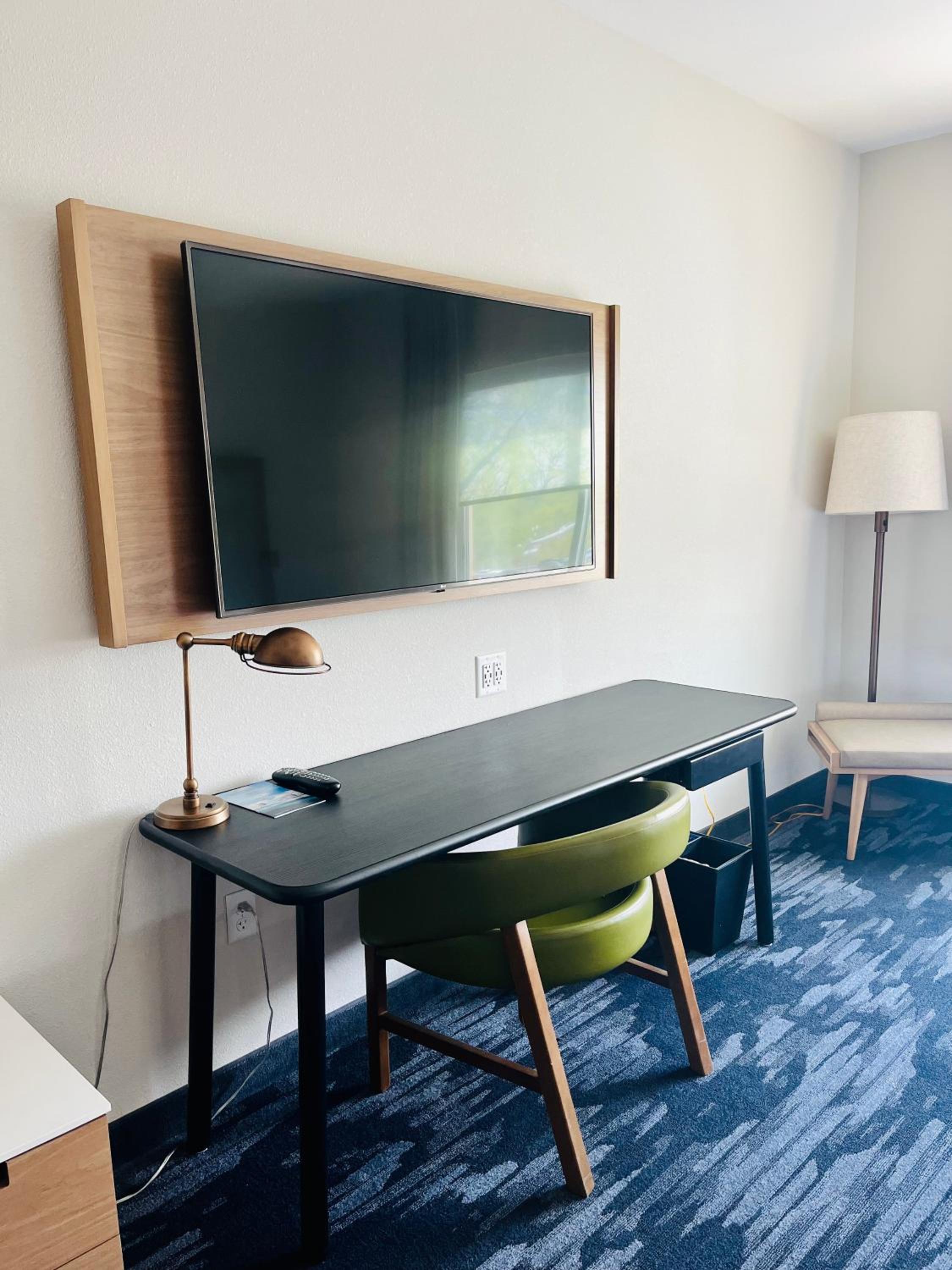 Guest room, 1 King, City view