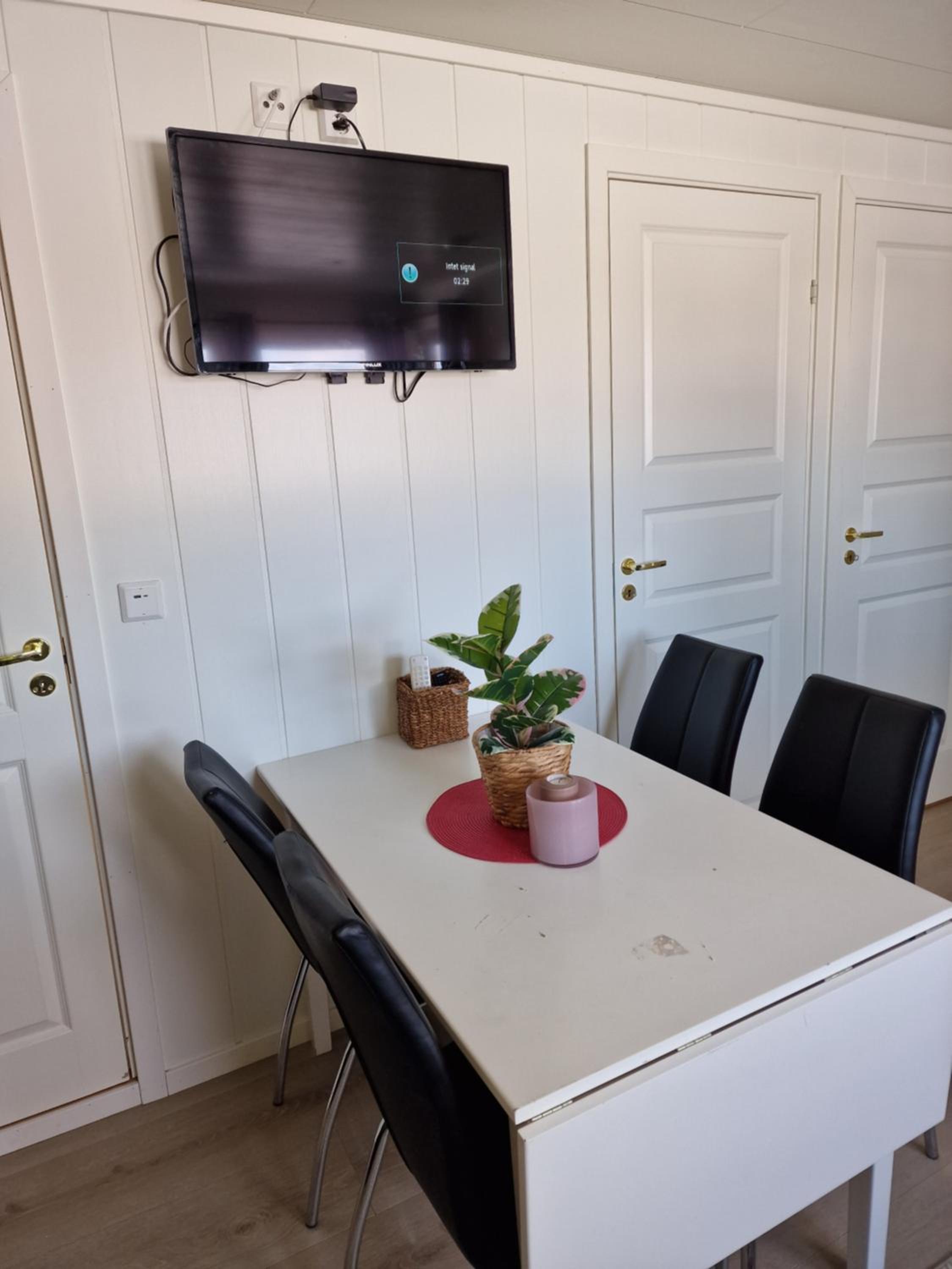 Two-Bedroom Cottage - Photo 13