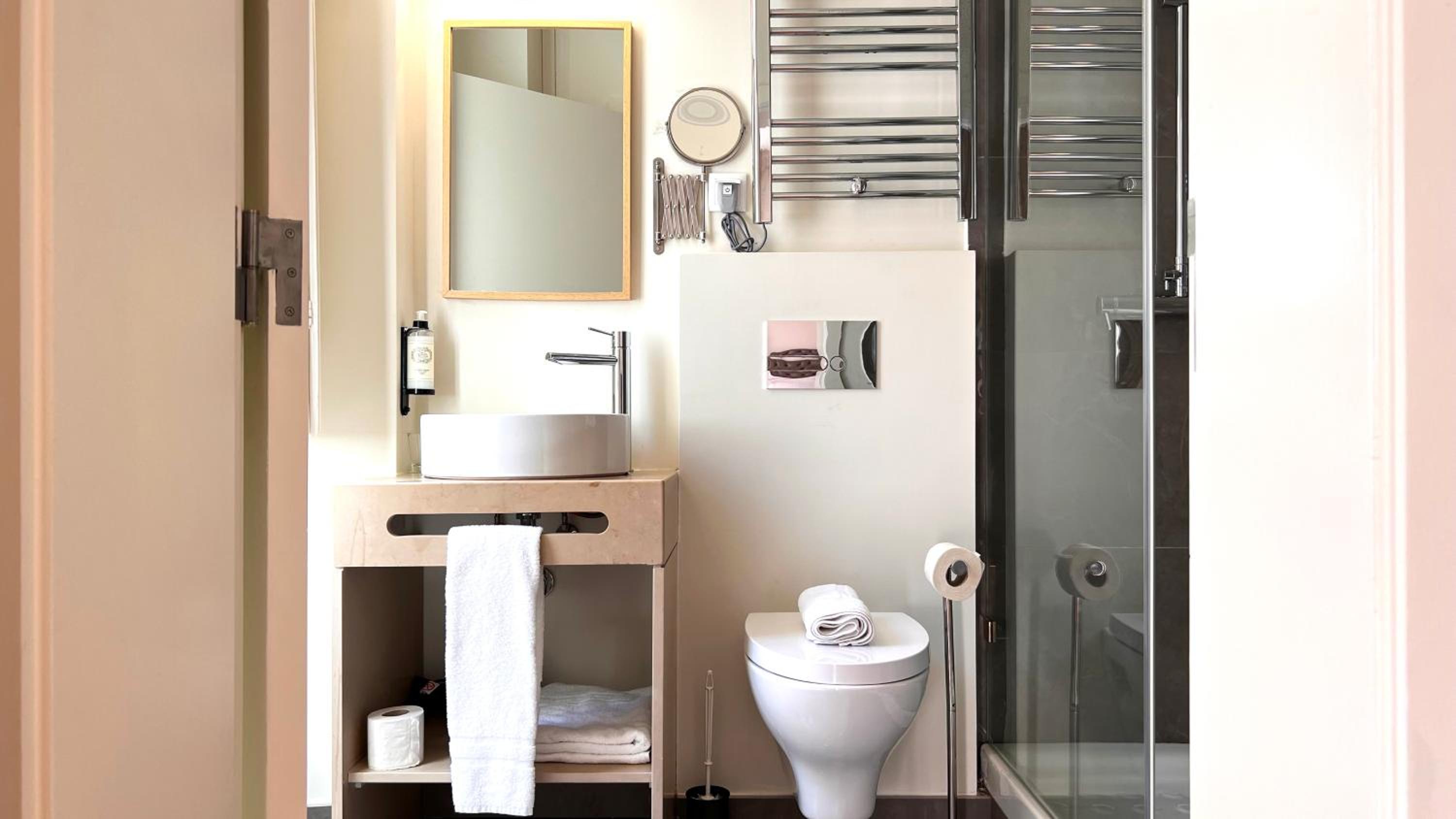 Superior Double or Twin Room - Photo 9