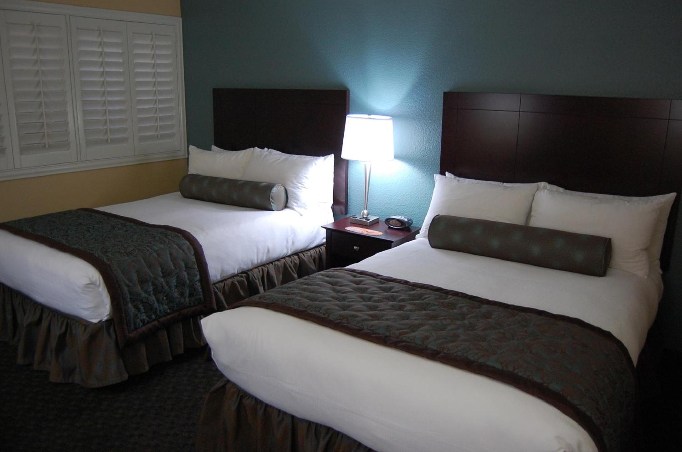 Standard room with Two Double Beds (No Resort Fees + Free Parking) - Photo 6
