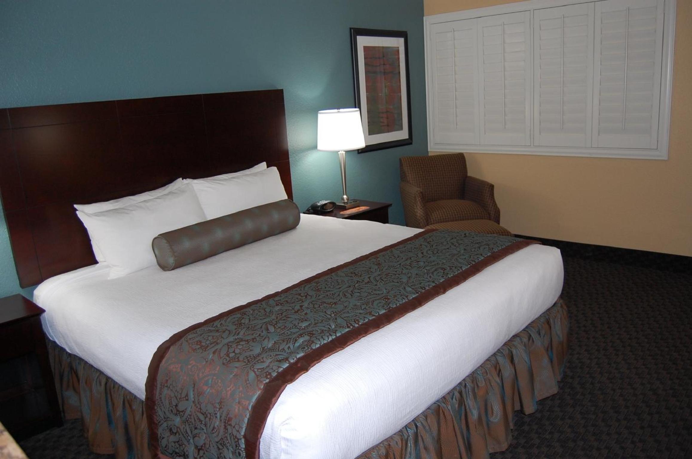 Standard King Room (No Resort Fees + Free Parking) - Photo 4