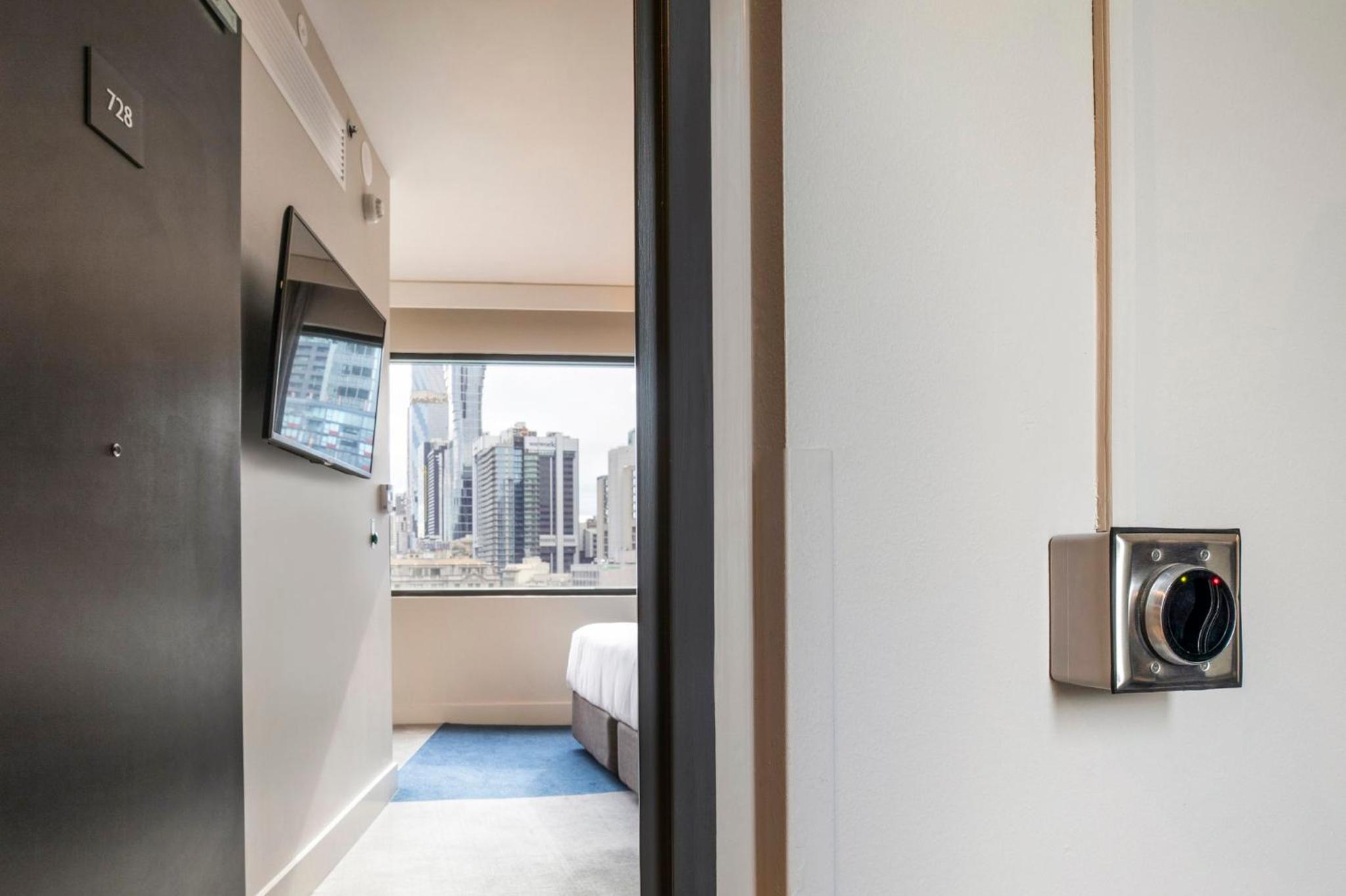 Standard King Room - Accessible - Photo 1