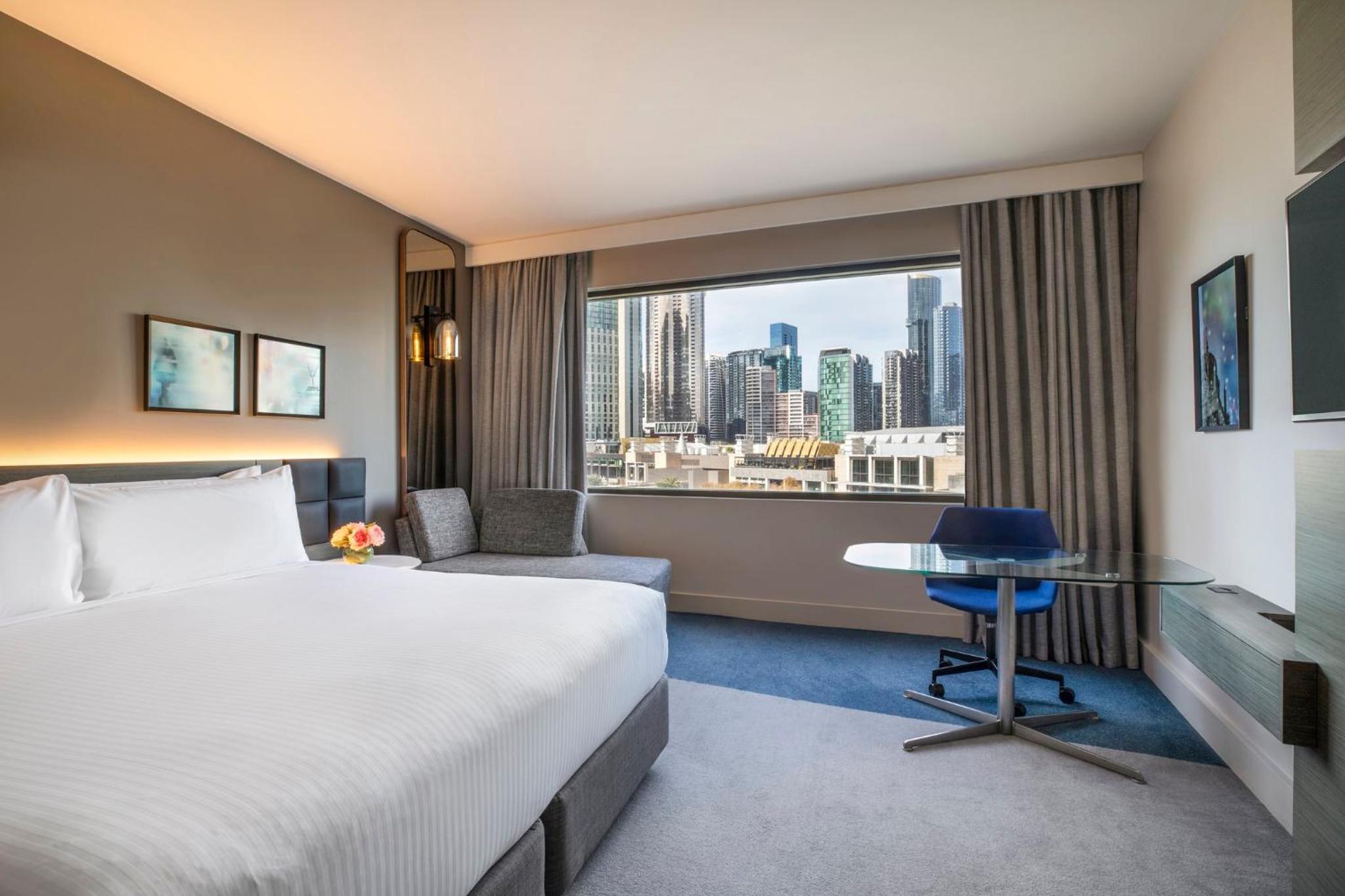Standard King Room with Casino View - Photo 2