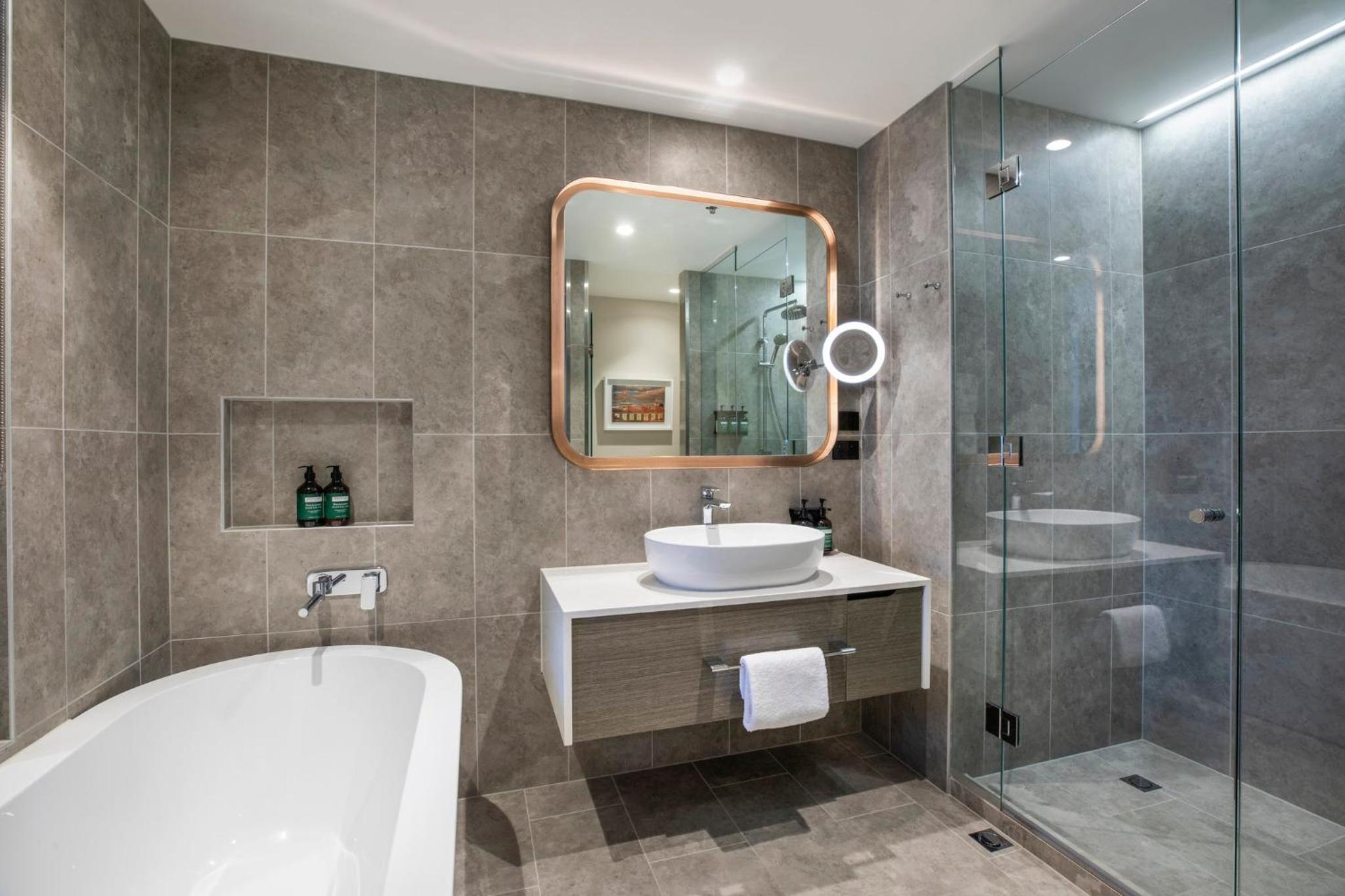 One-Bedroom Suite with River View - Photo 11