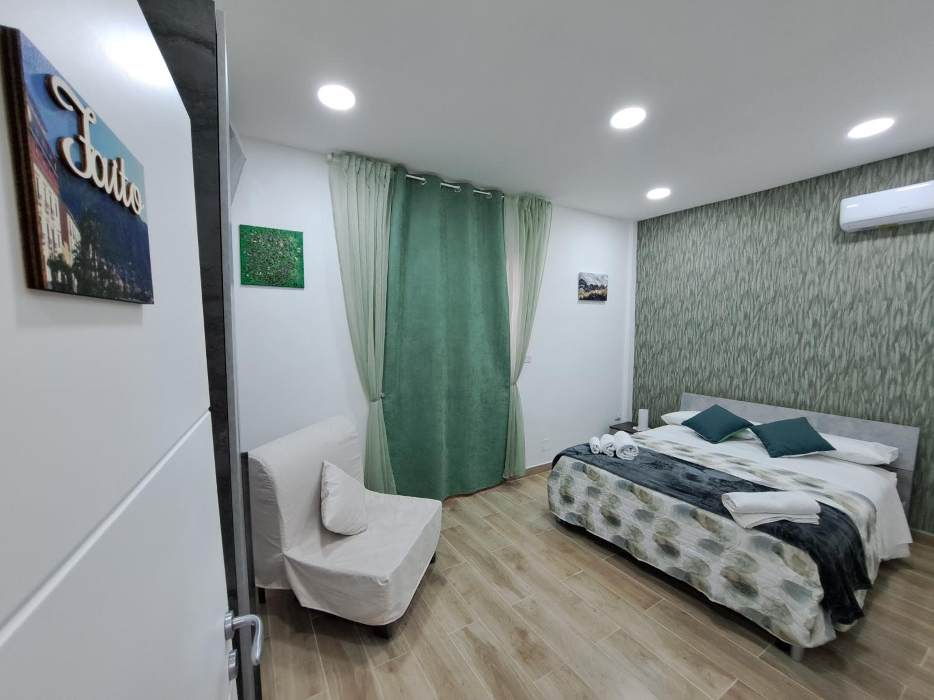 Deluxe Room (2 Adults + 1 Child)