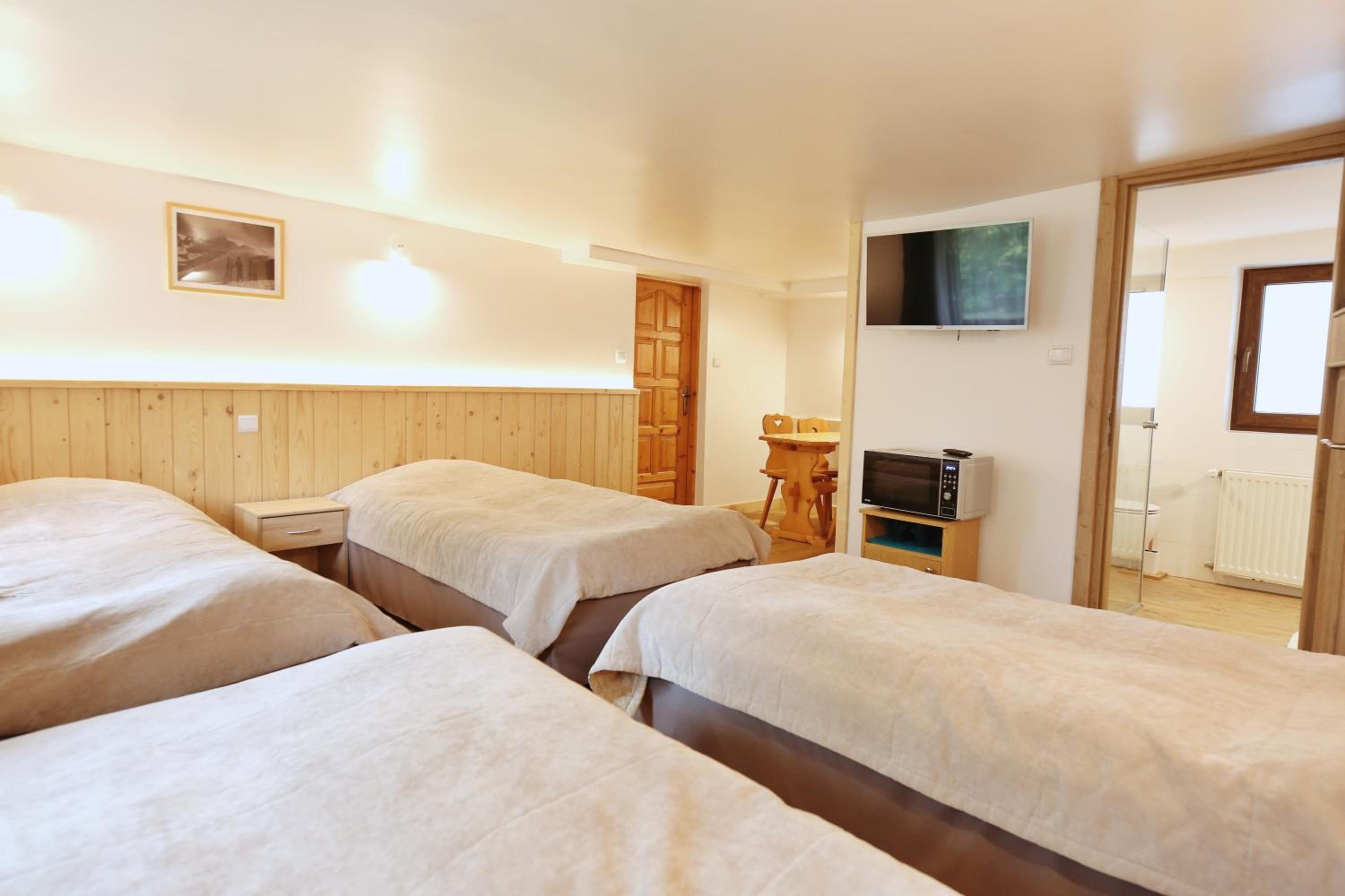 Standard Quadruple Room - Photo 14