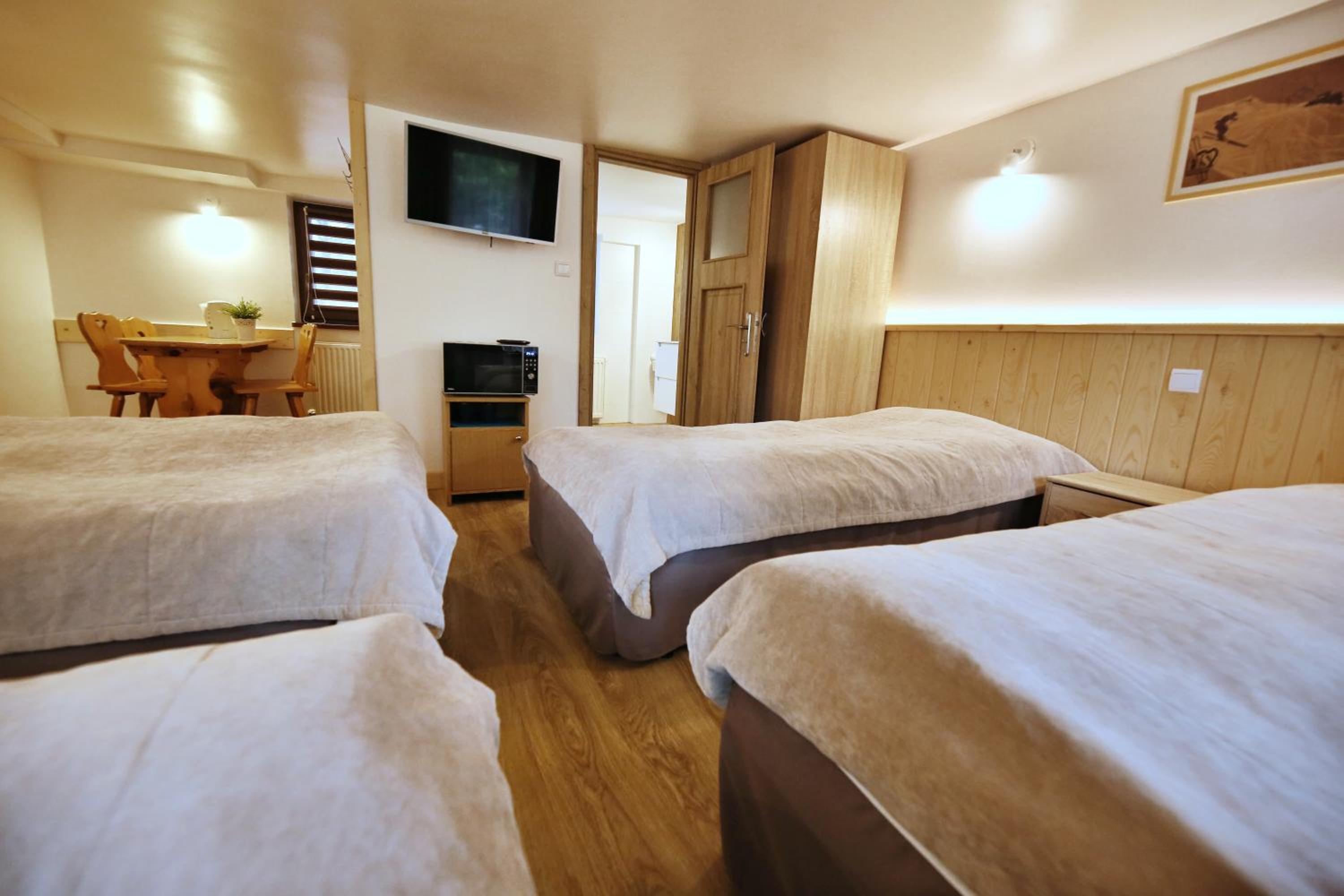 Standard Quadruple Room - Photo 5