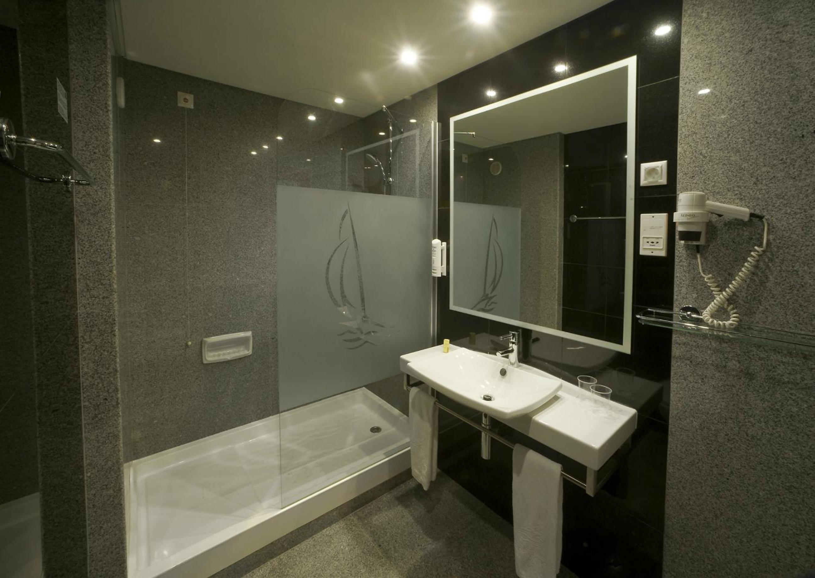 Twin Room with Land View - Photo 2