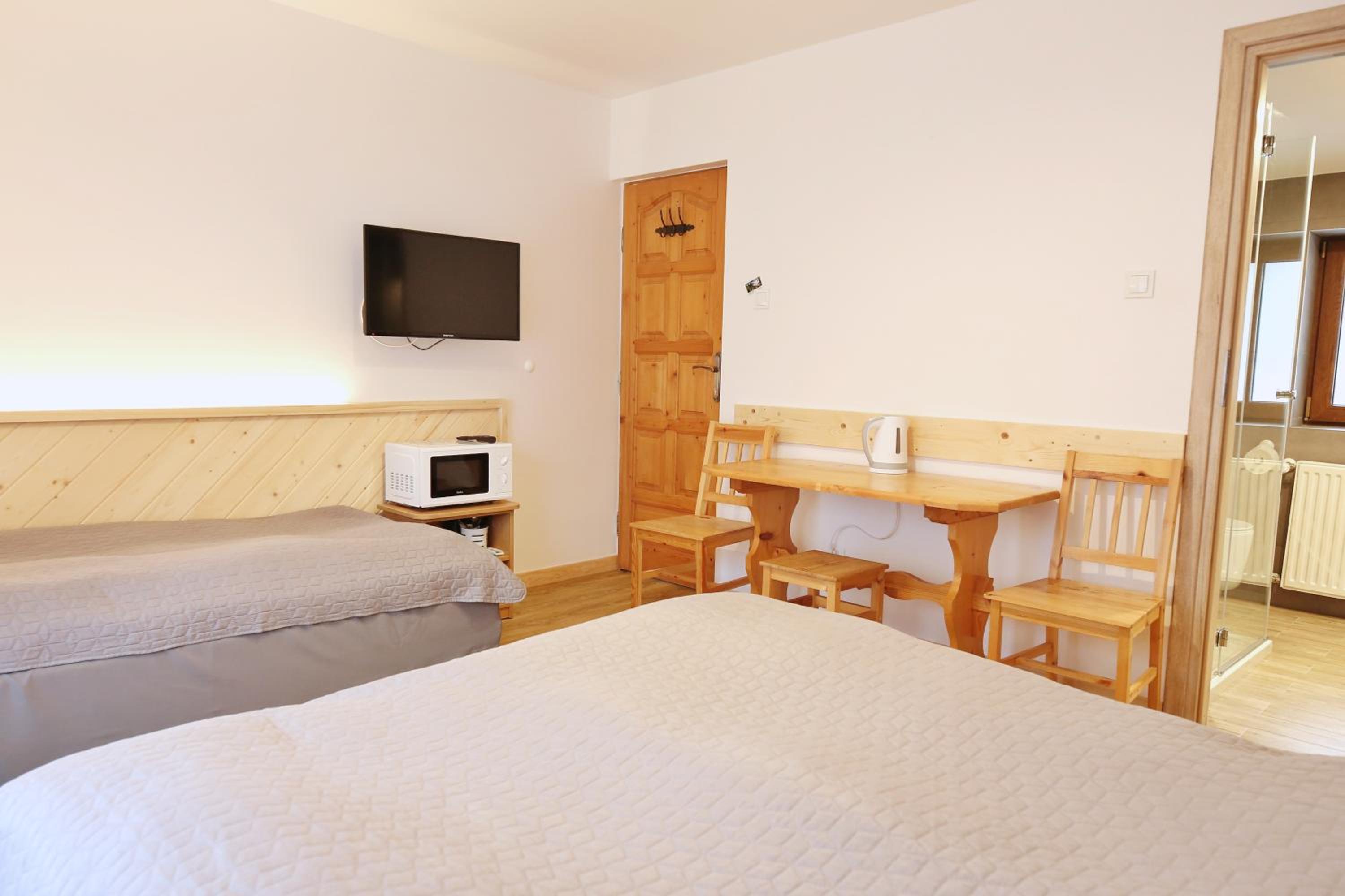 Triple Room with Bathroom - Photo 1