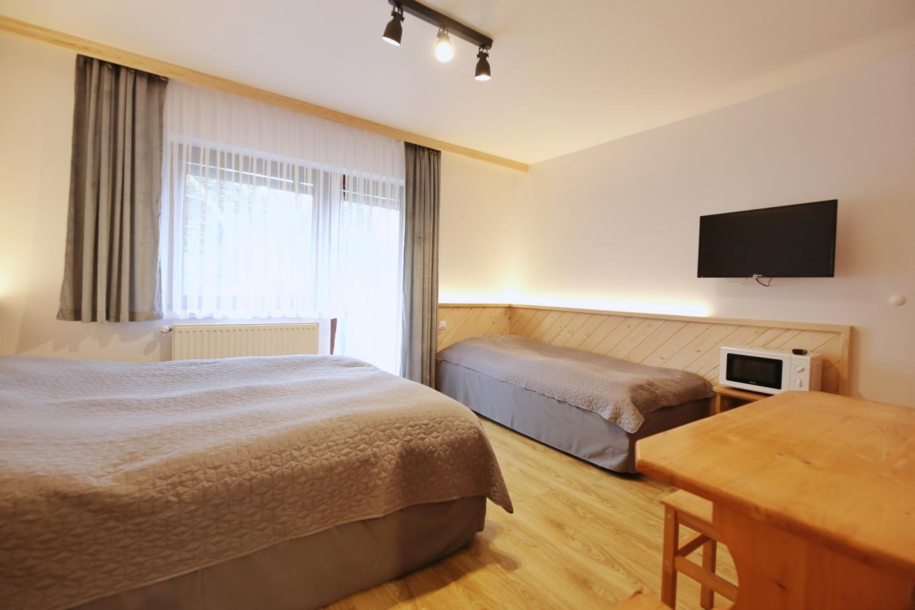 Triple Room with Bathroom - Photo 16