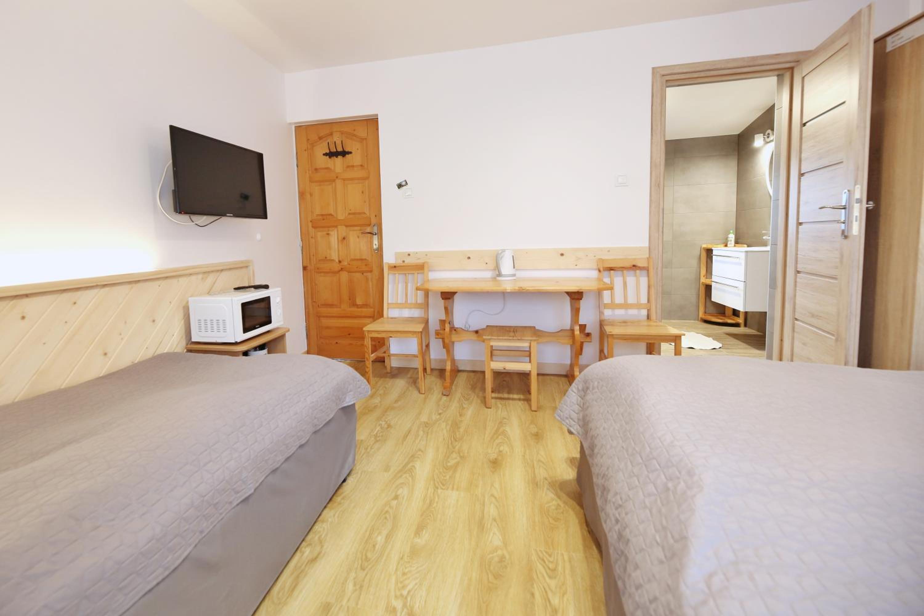 Triple Room with Bathroom - Photo 9