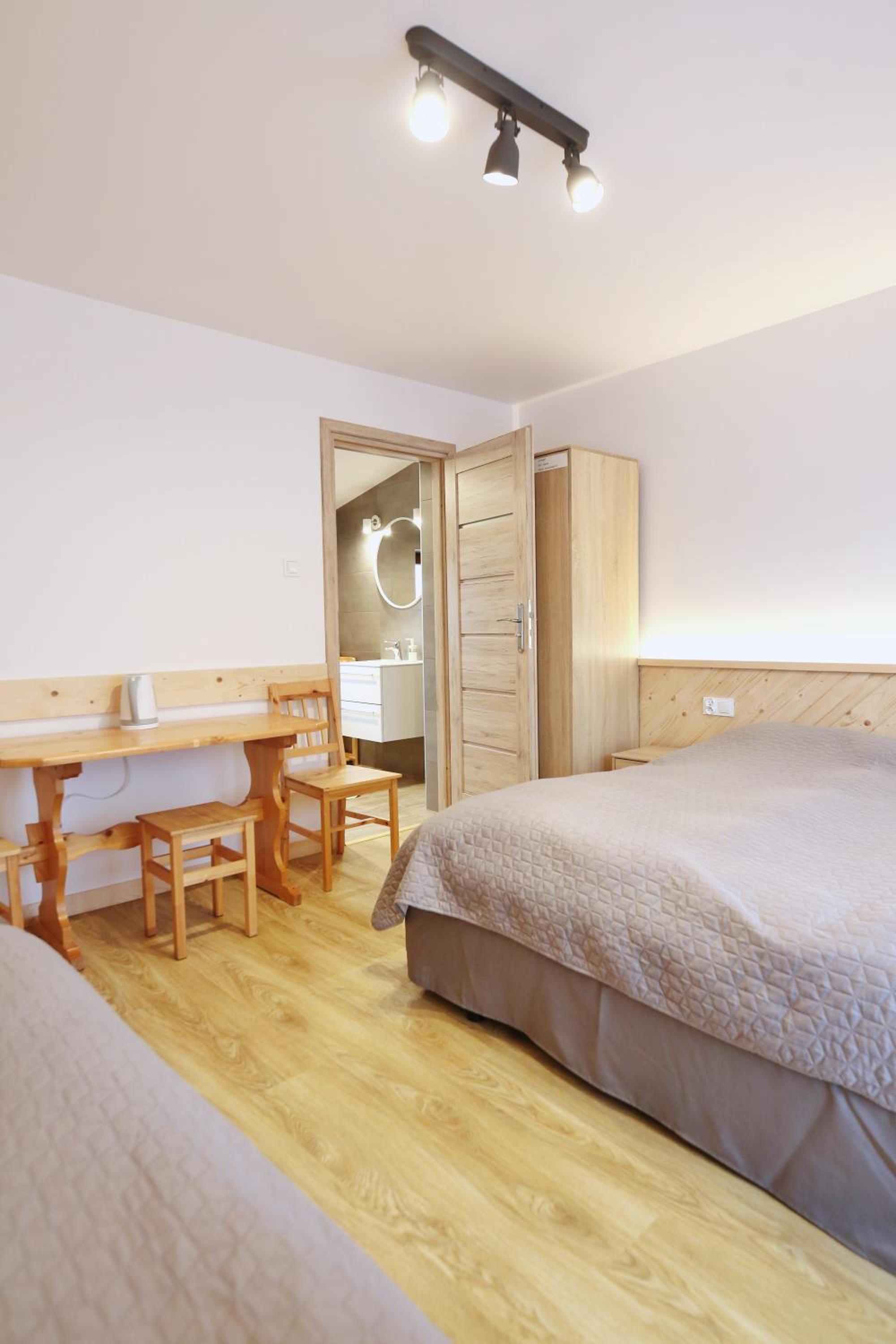Triple Room with Bathroom - Photo 18