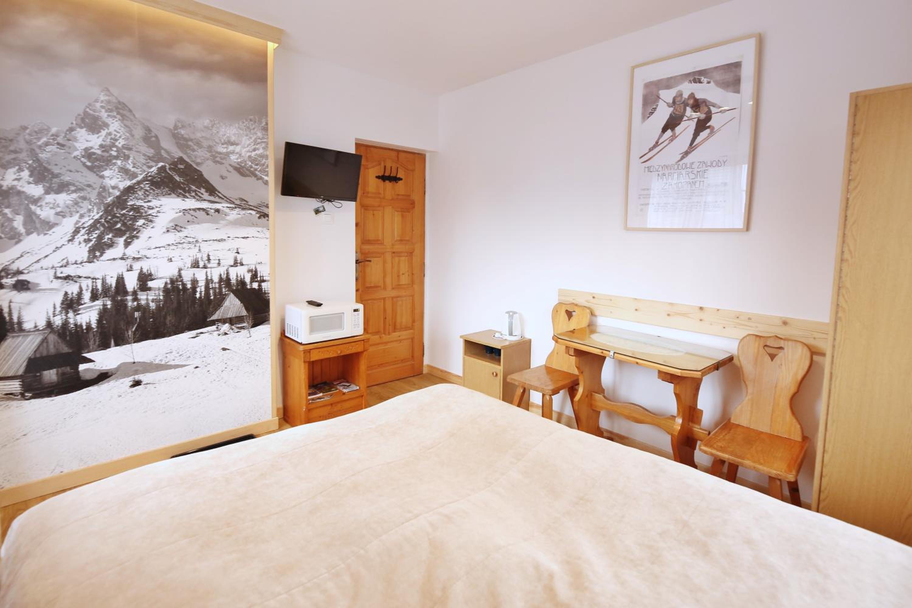 Double Room with Private External Bathroom - Photo 24