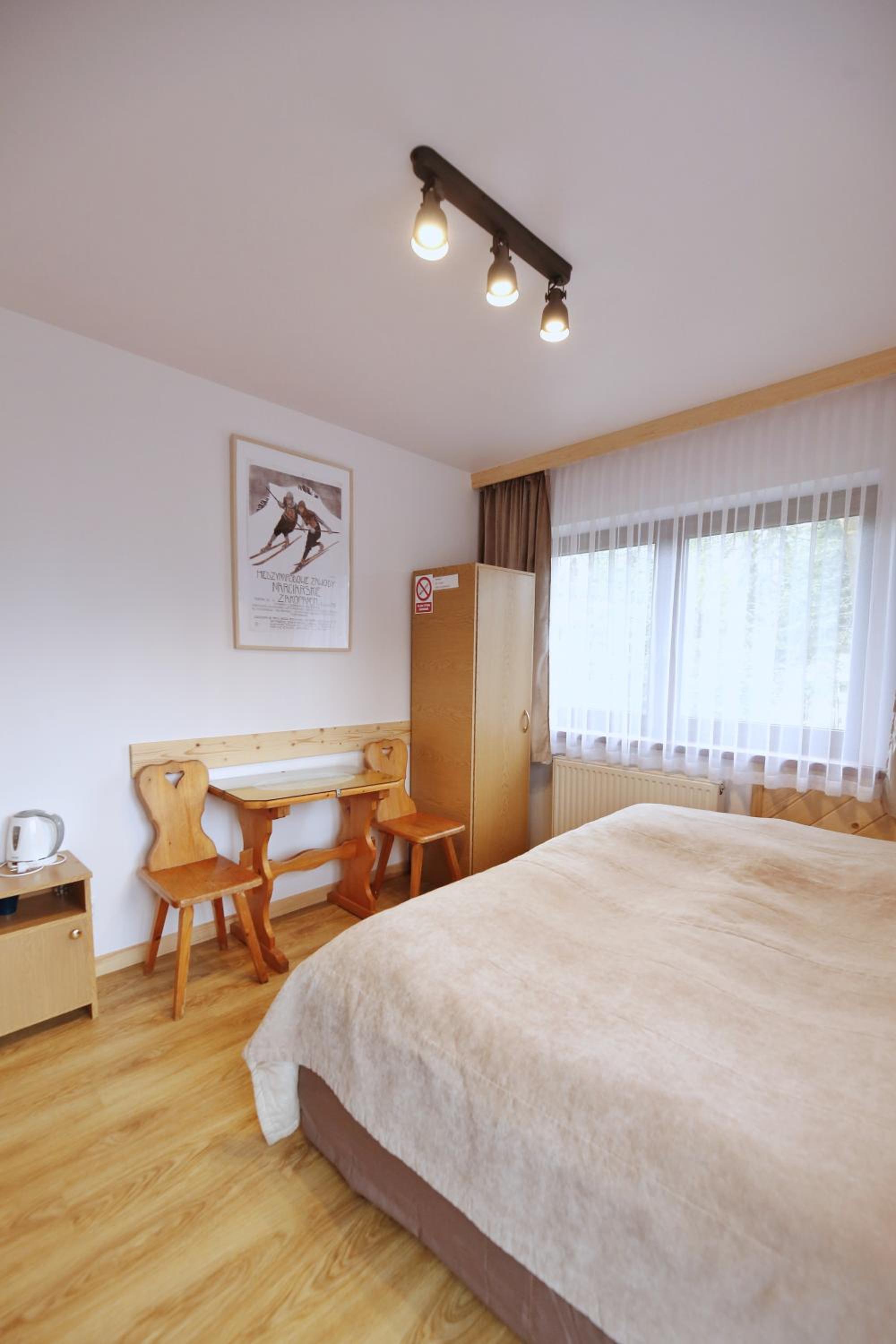 Double Room with Private External Bathroom - Photo 4