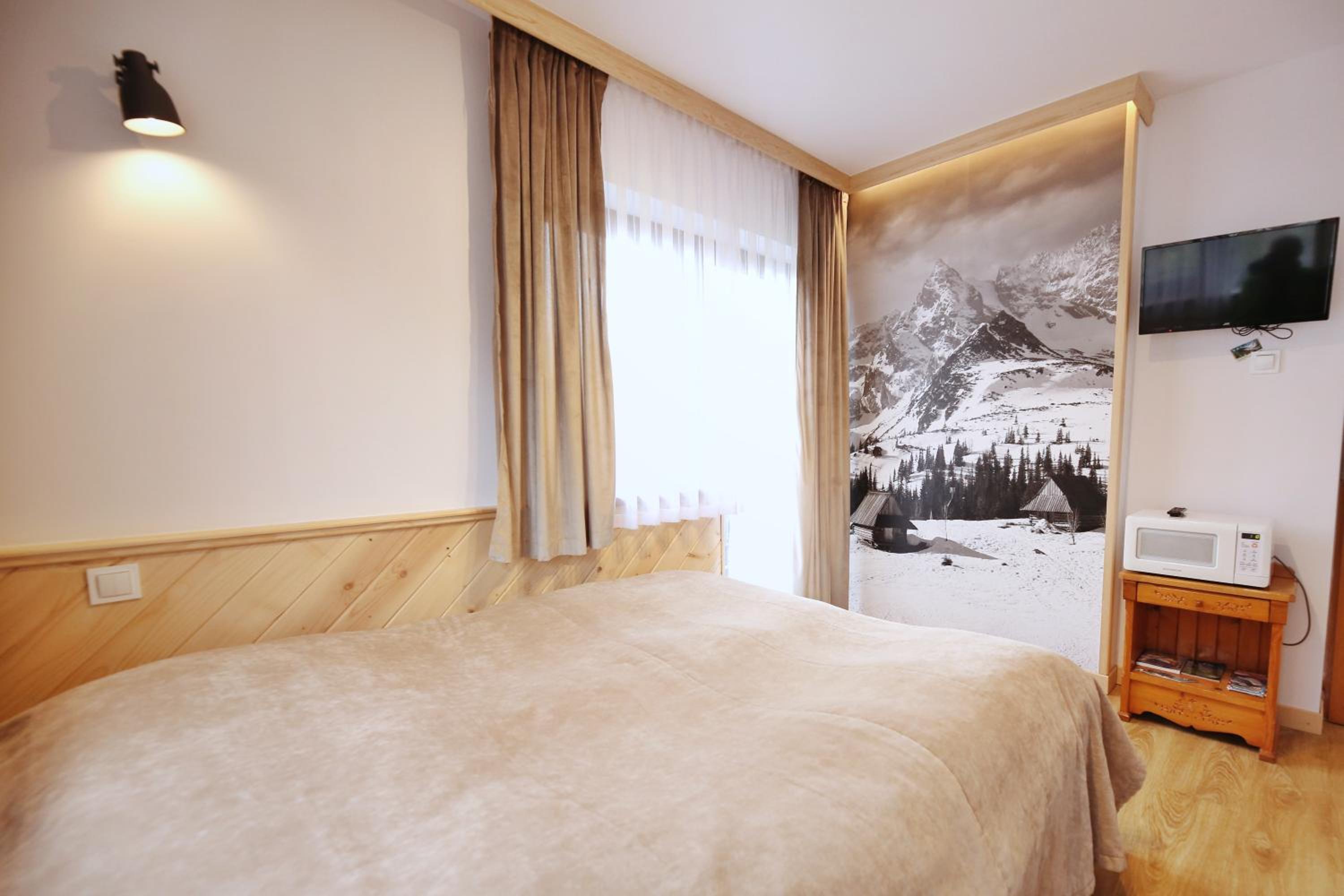 Double Room with Private External Bathroom - Photo 23