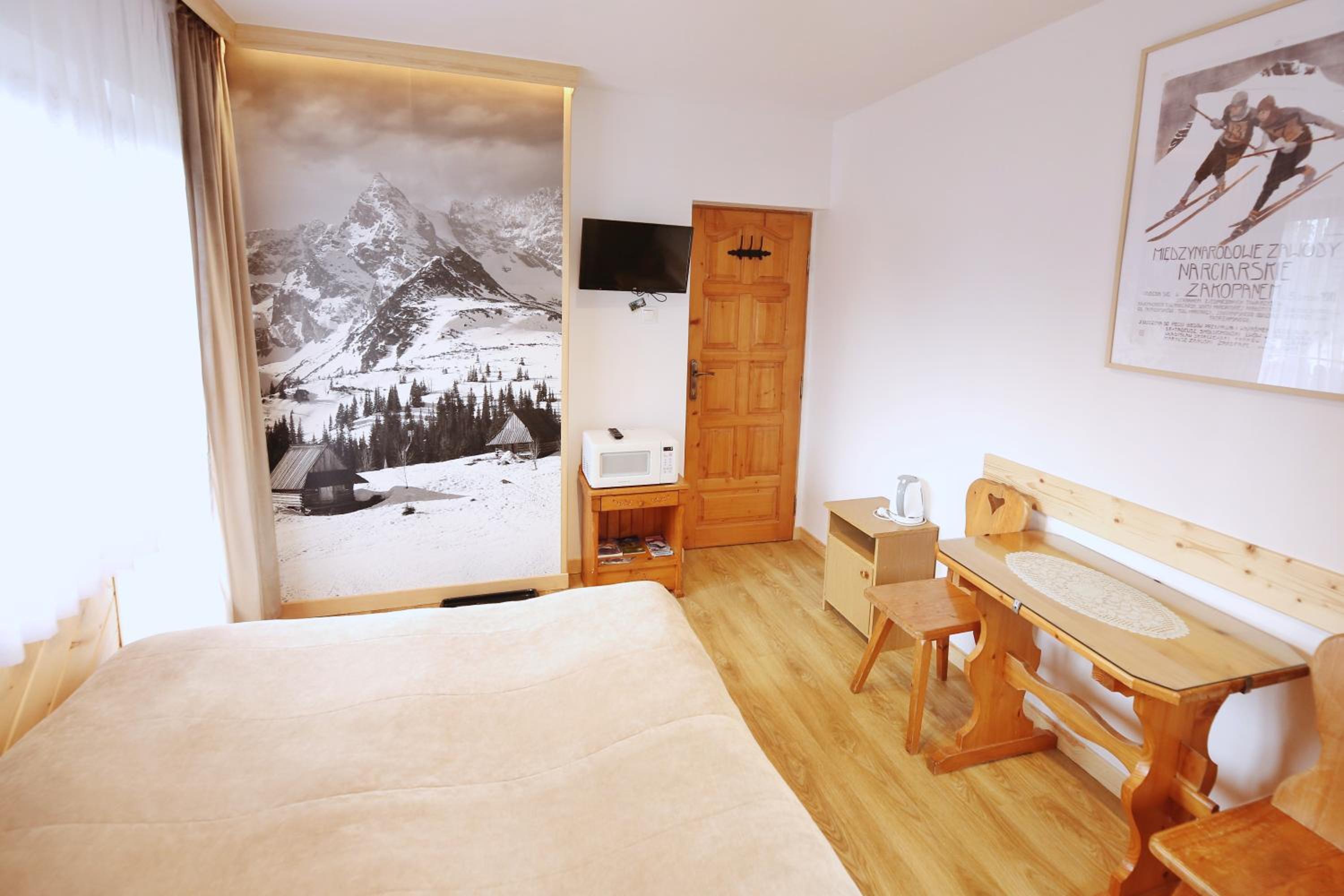 Double Room with Private External Bathroom - Photo 22