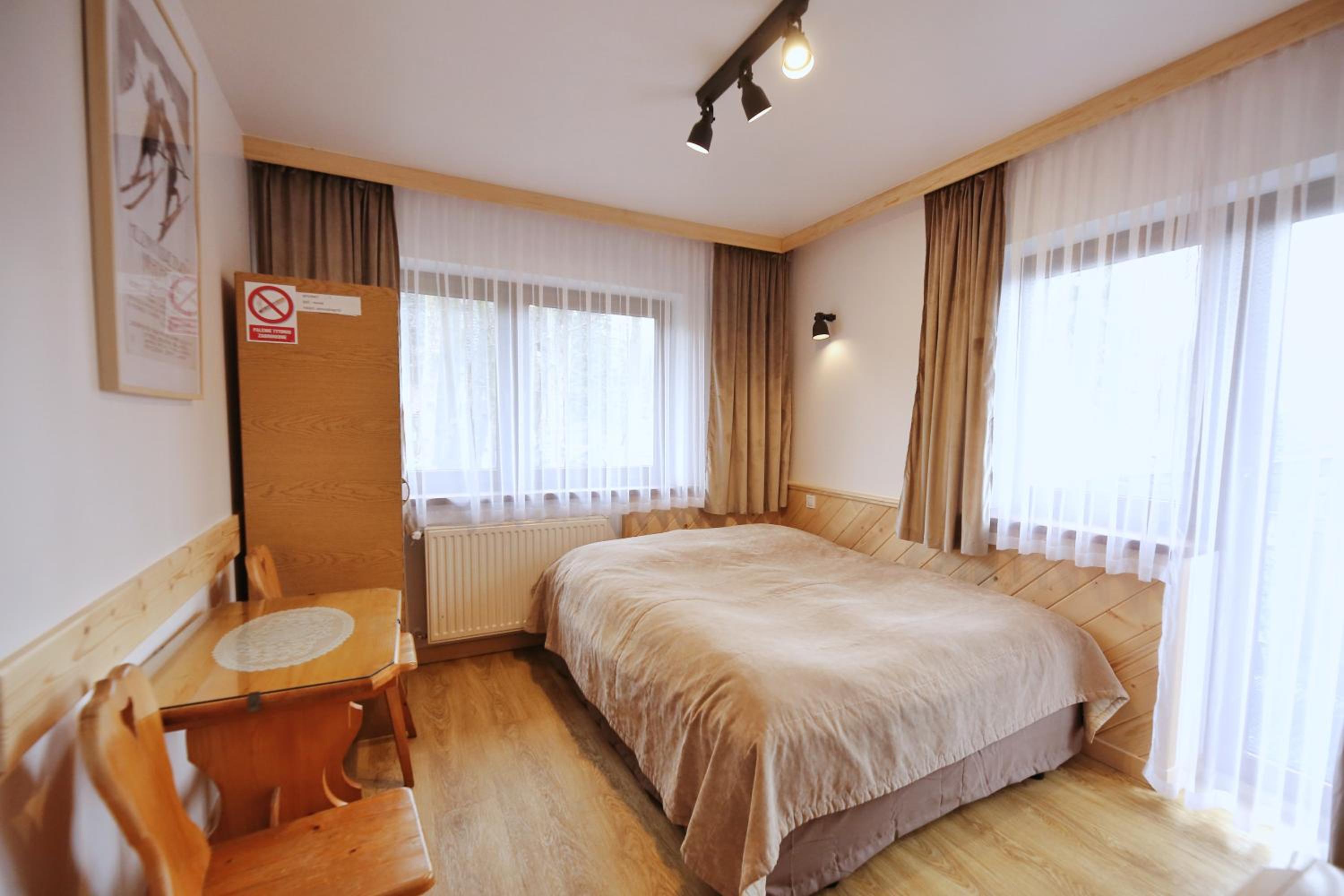 Double Room with Private External Bathroom - Photo 3