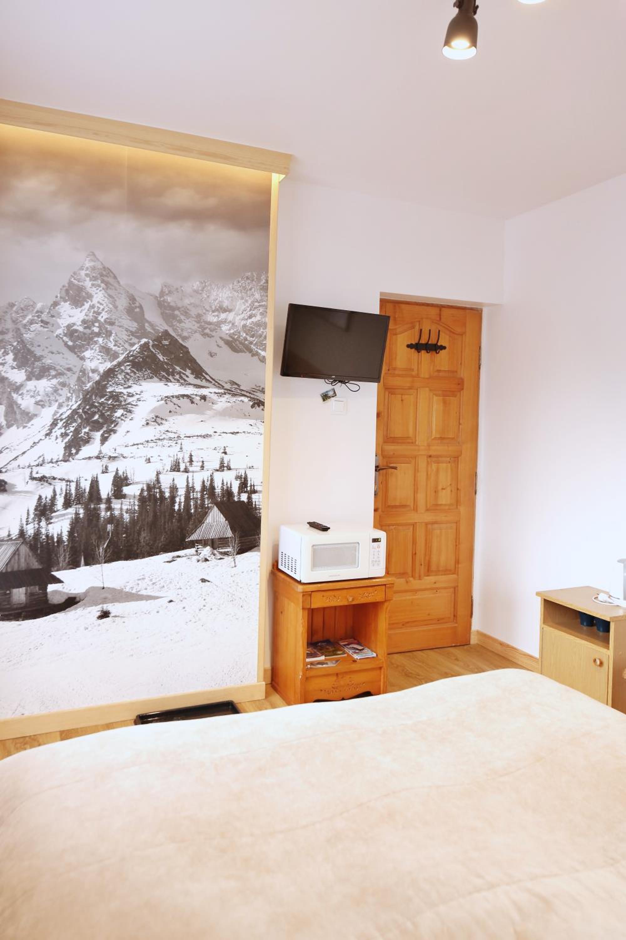 Double Room with Private External Bathroom - Photo 25