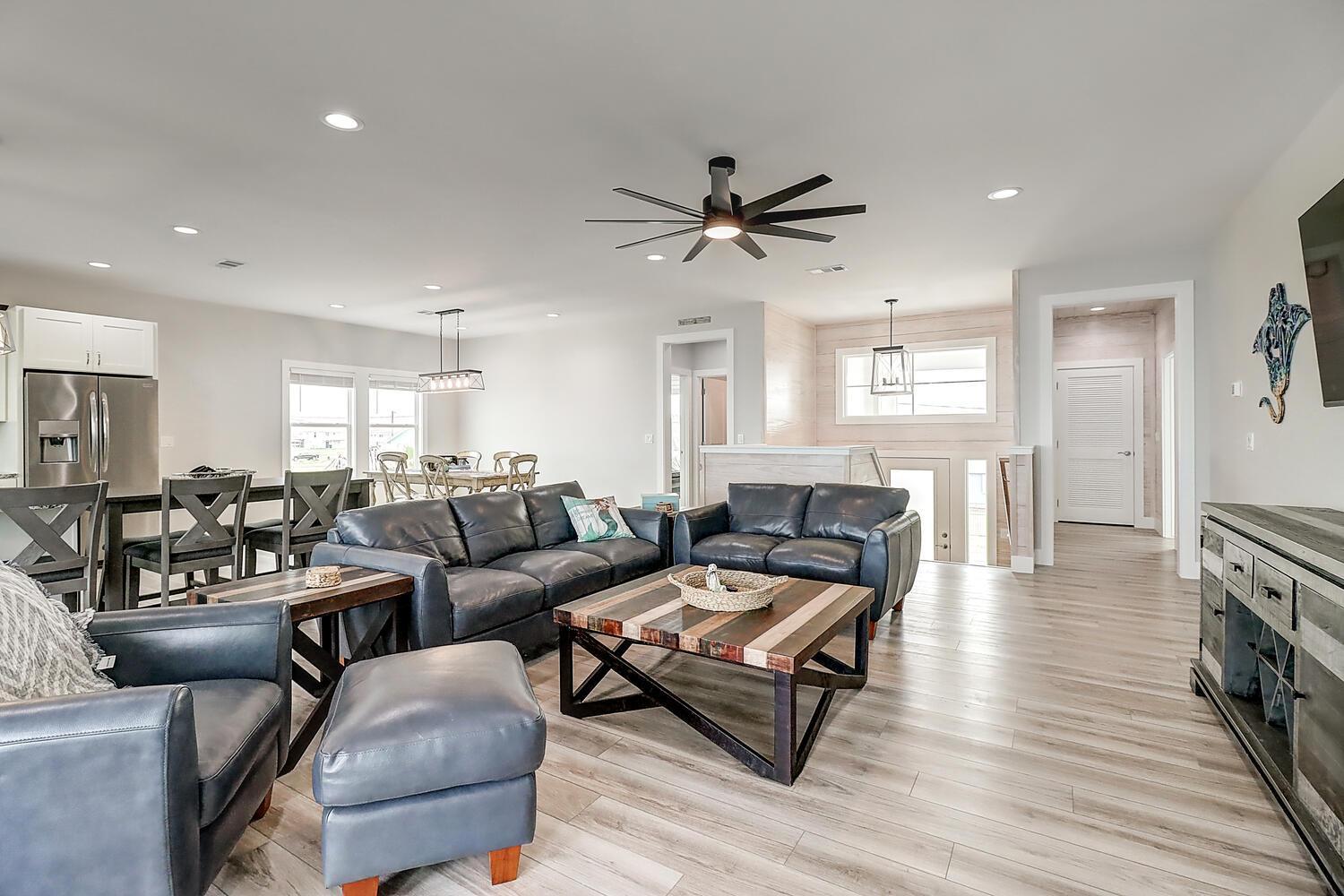 Five-Bedroom House photo 1