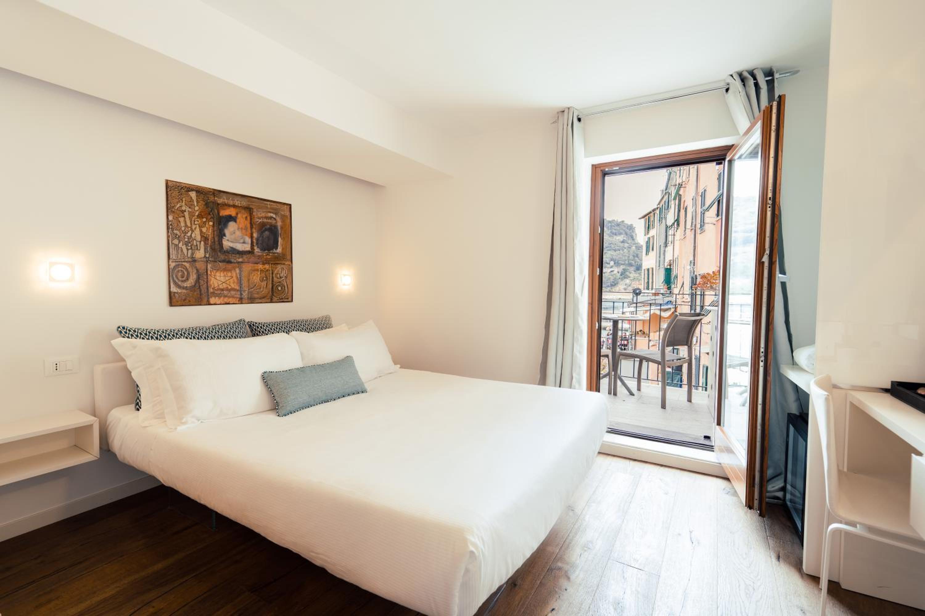 Deluxe Double Room with Balcony and Sea View - Photo 1