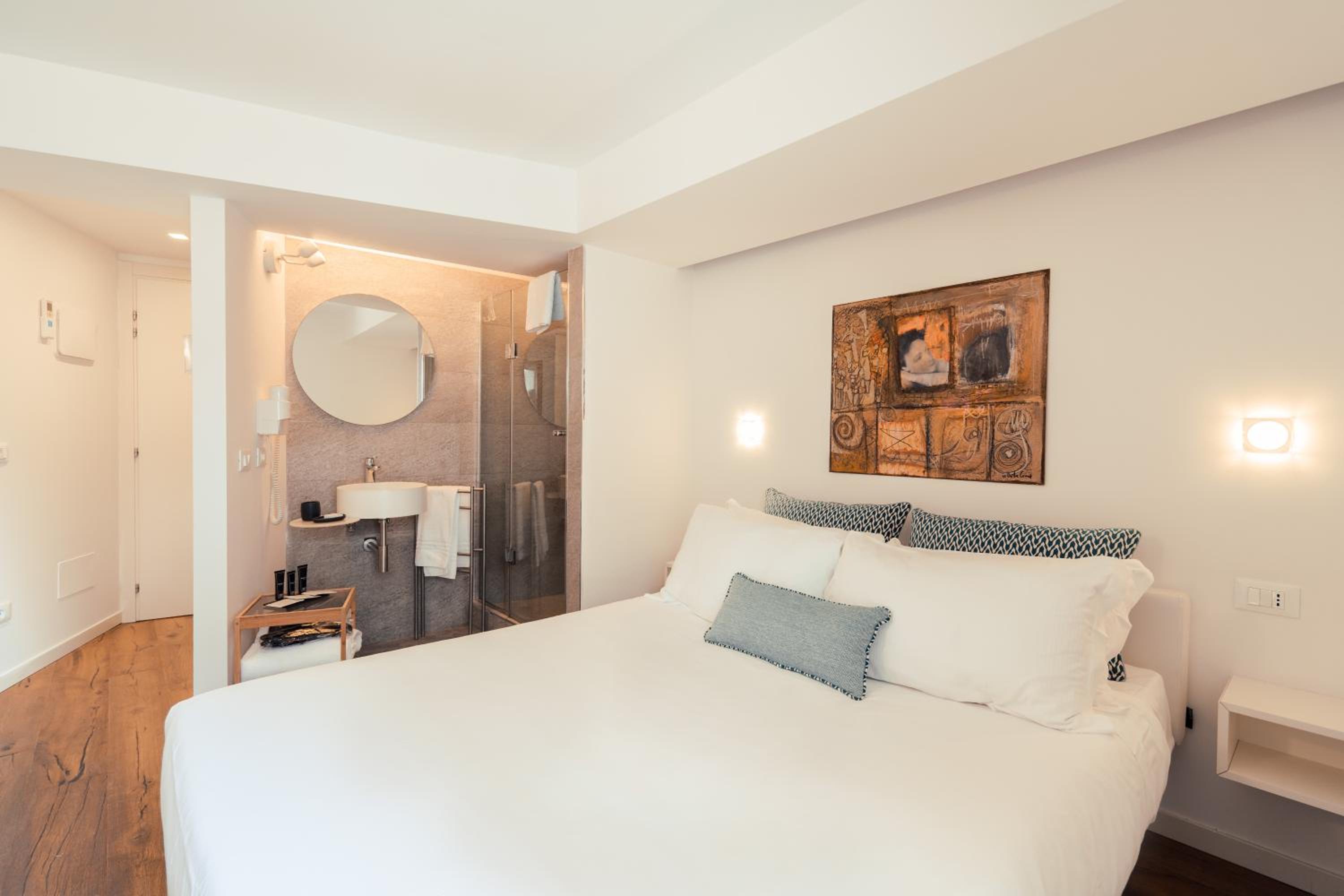 Deluxe Double Room with Balcony and Sea View - Photo 2