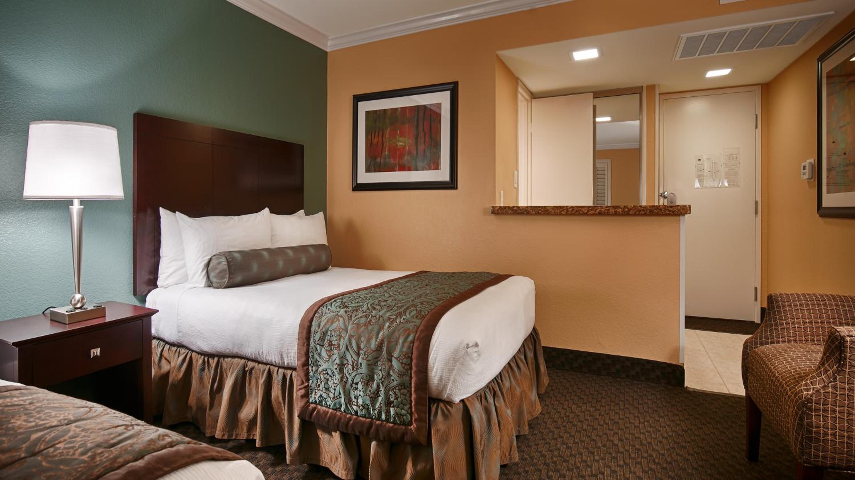 Double Room - Disability Access (No Resort Fees + Free Parking) photo 3