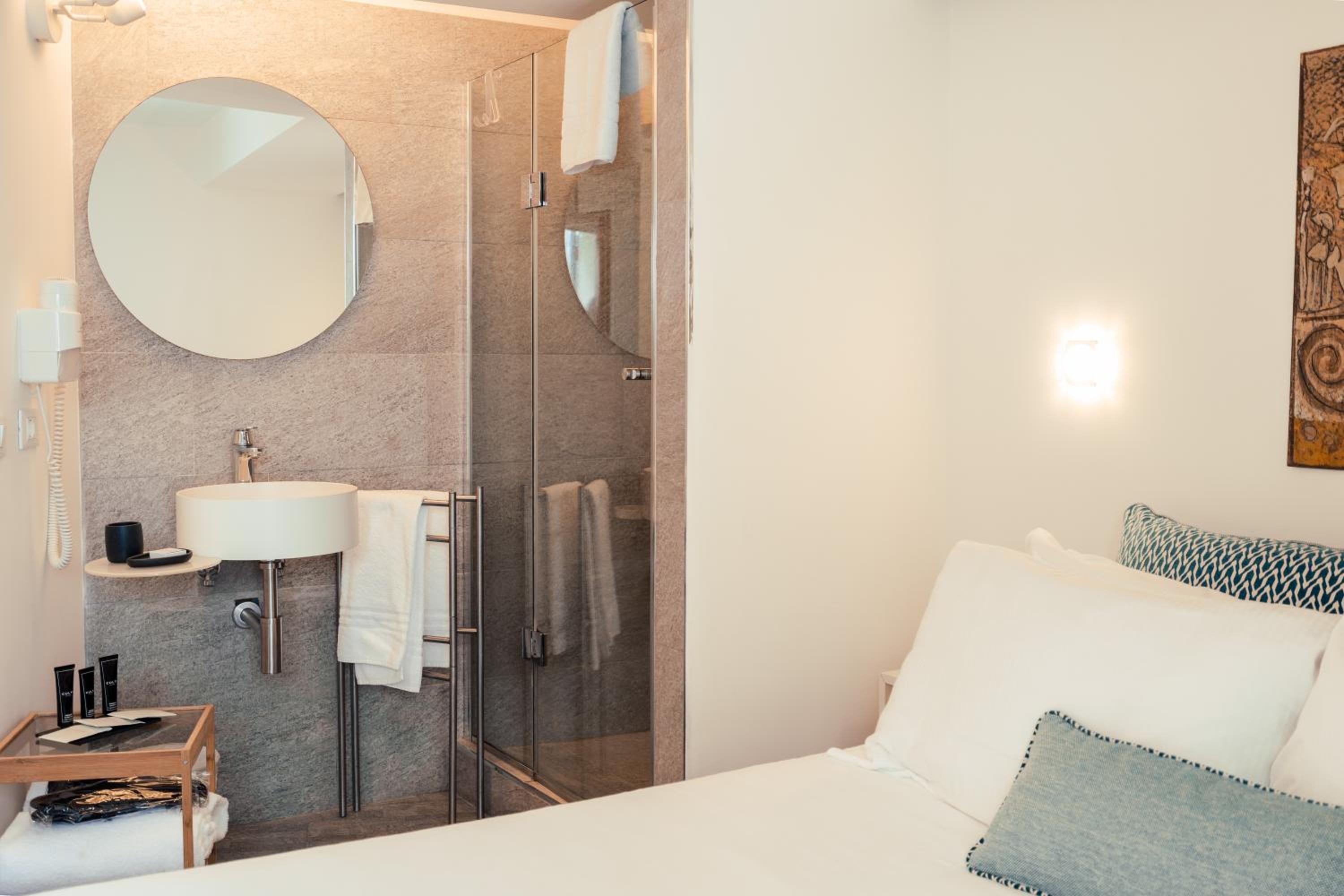 Deluxe Double Room with Balcony and Sea View - Photo 3