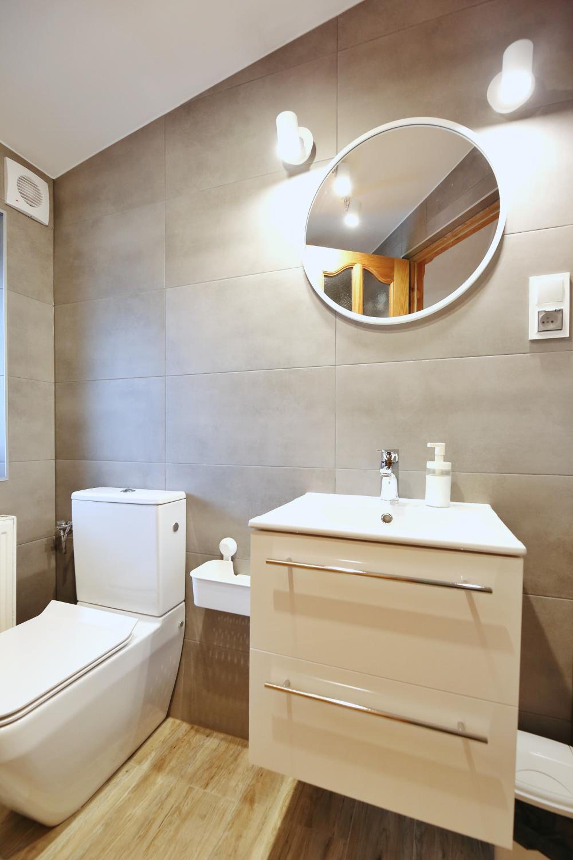 Double Room with Private External Bathroom - Photo 18