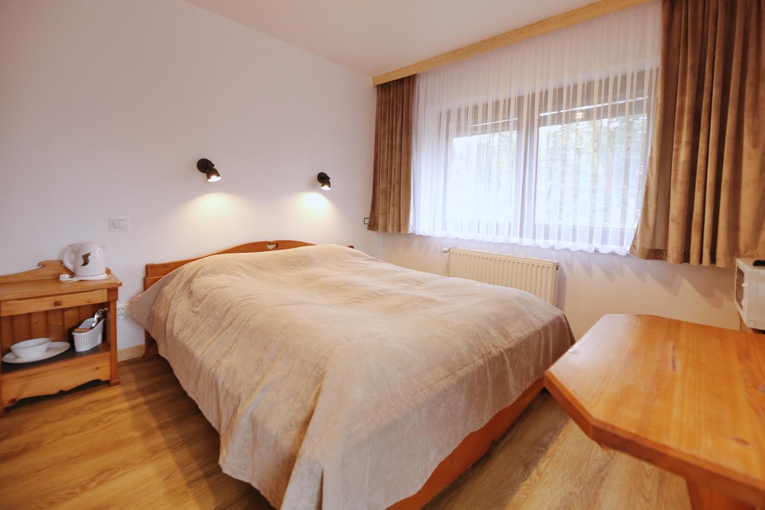 Double Room with Private External Bathroom - Photo 12