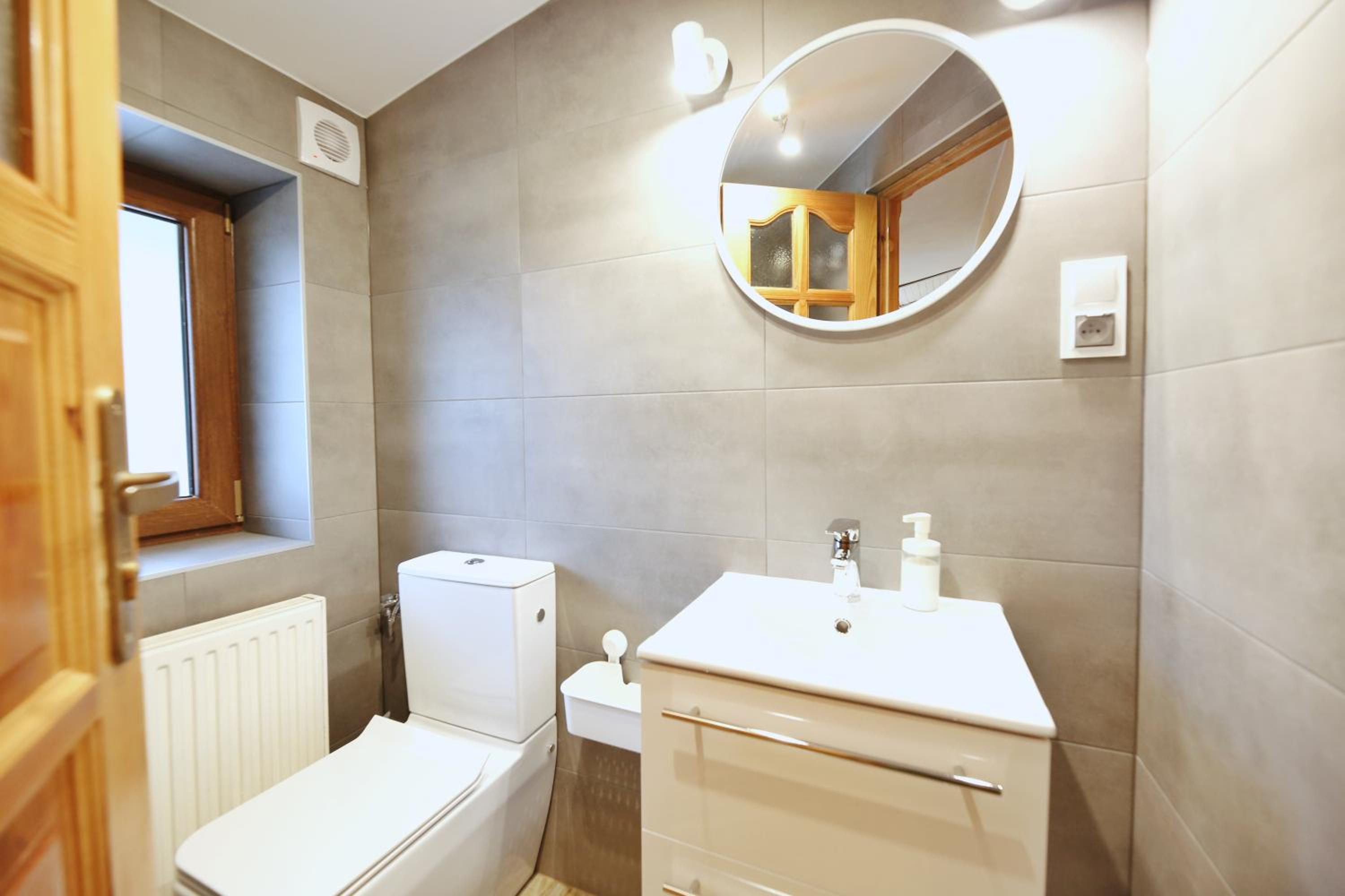 Double Room with Private External Bathroom - Photo 19