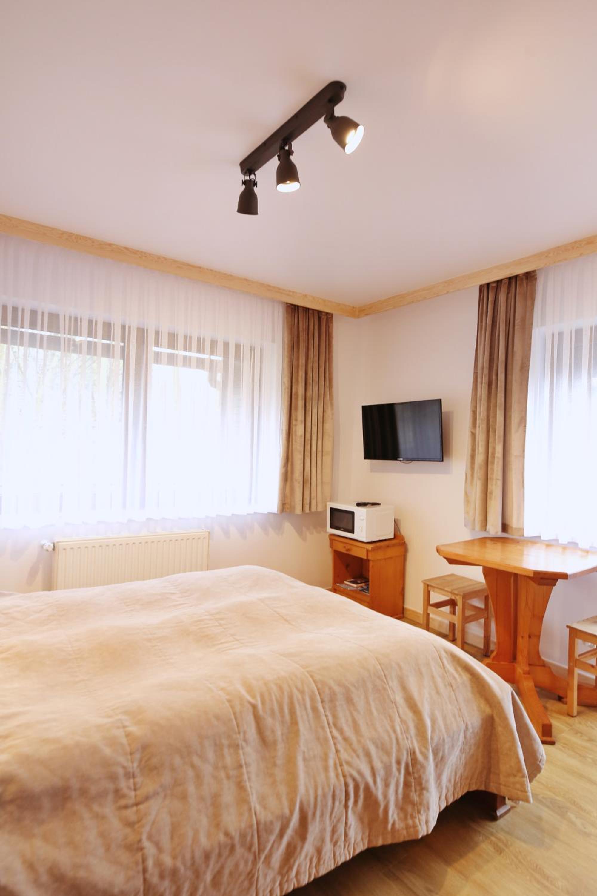 Double Room with Private External Bathroom - Photo 14