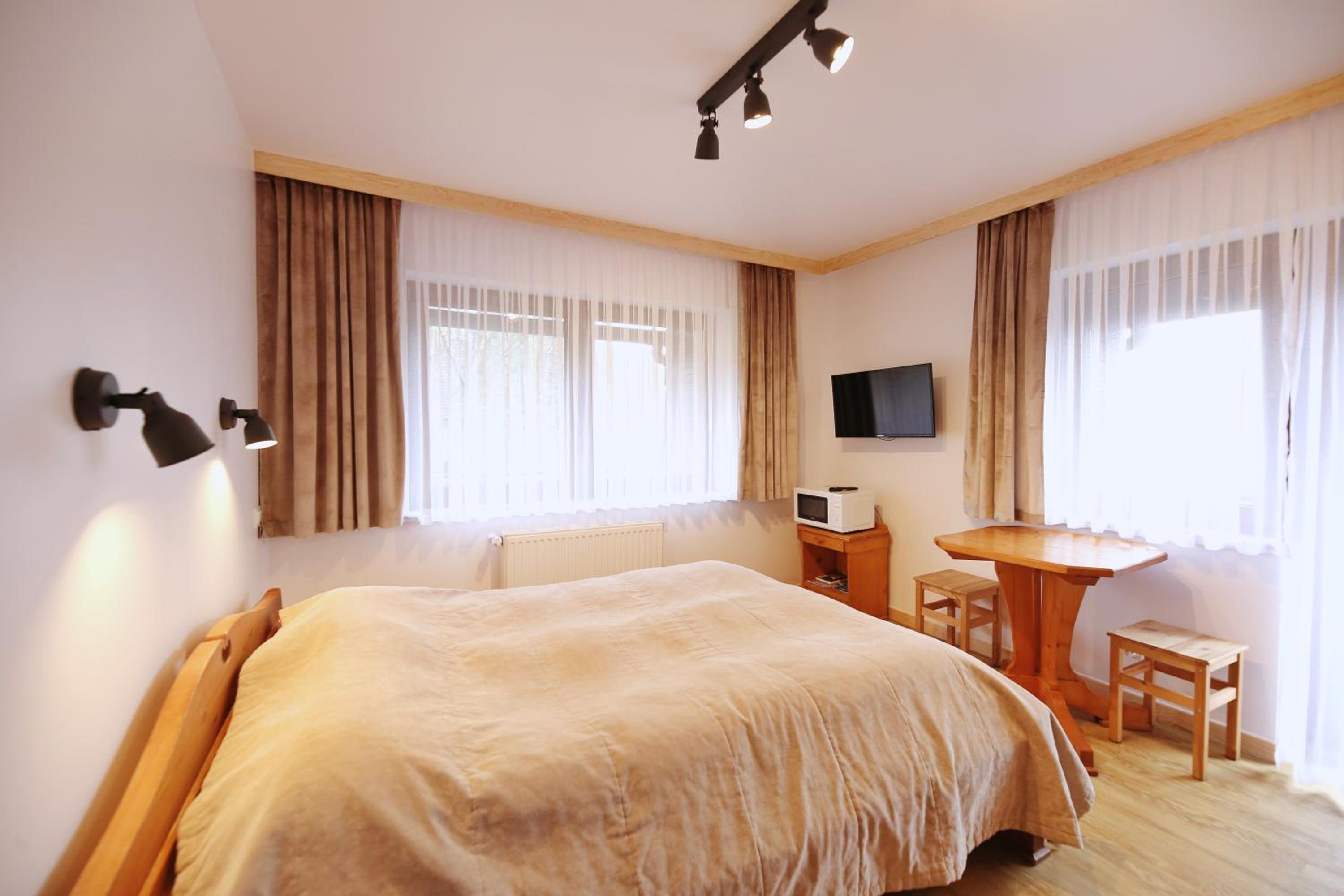 Double Room with Private External Bathroom - Photo 15