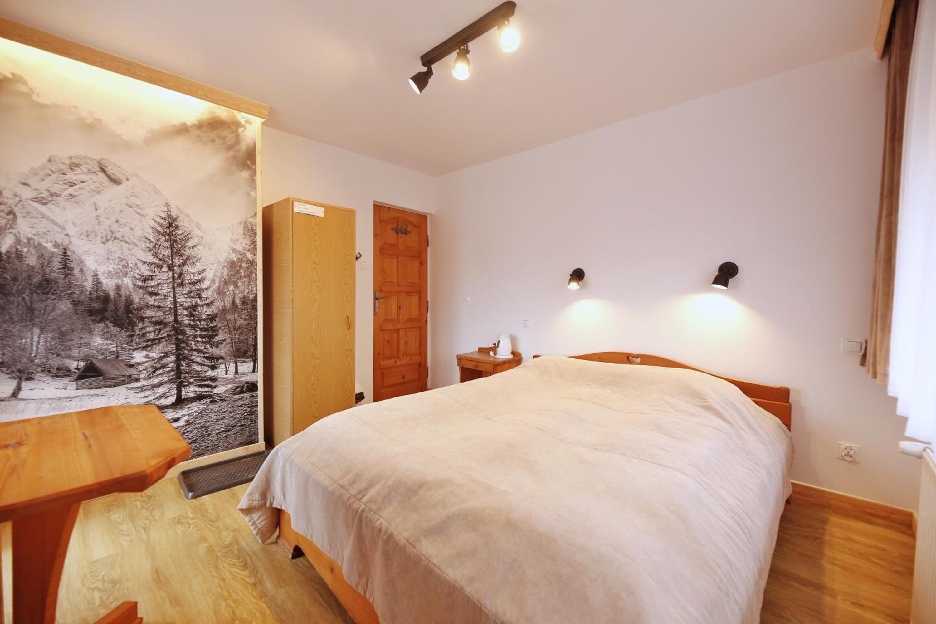 Double Room with Private External Bathroom - Photo 10