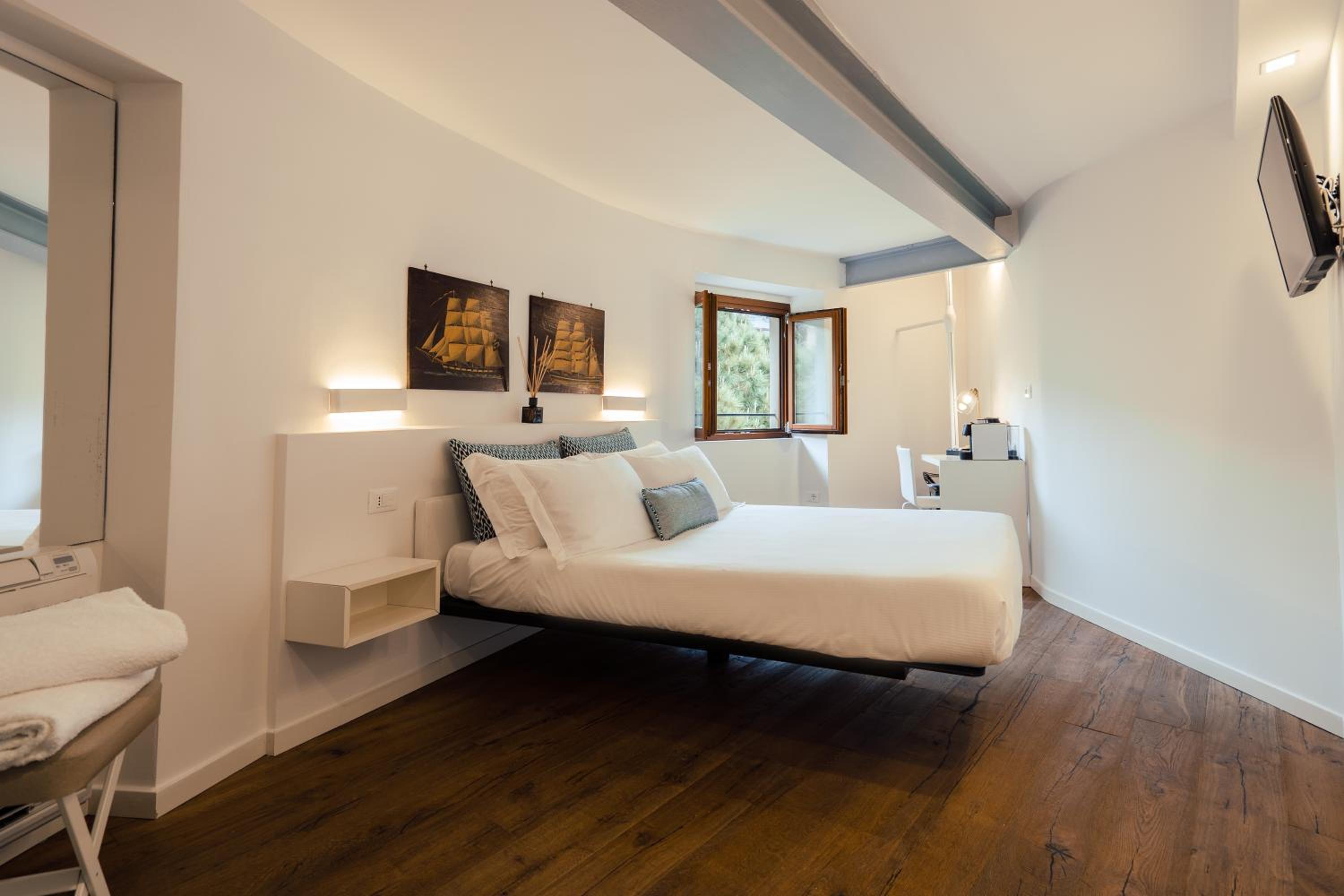 Standard Double Room photo 3
