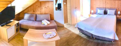 Quadruple Room with Private Bathroom photo 1