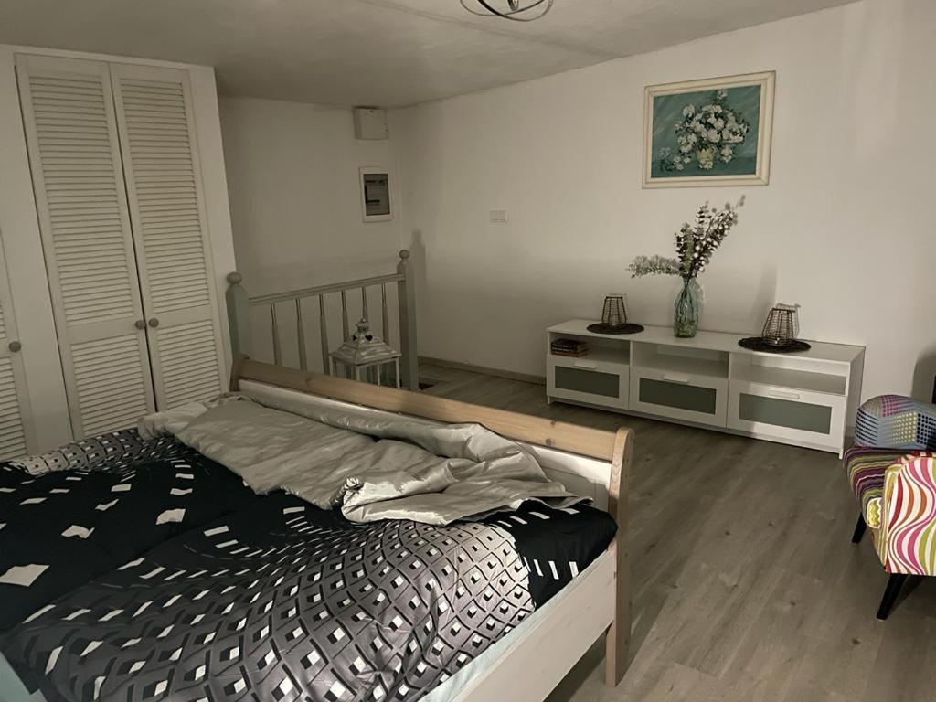 One-Bedroom House photo 1