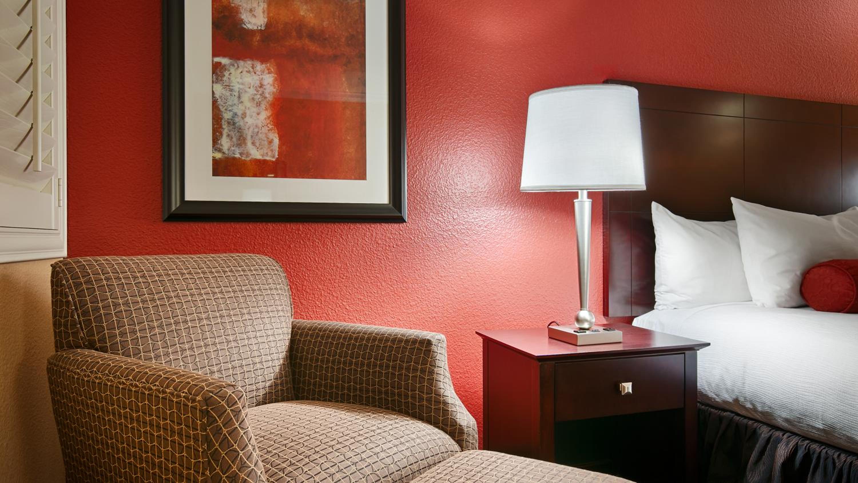 Standard King Room (No Resort Fees + Free Parking) - Photo 5
