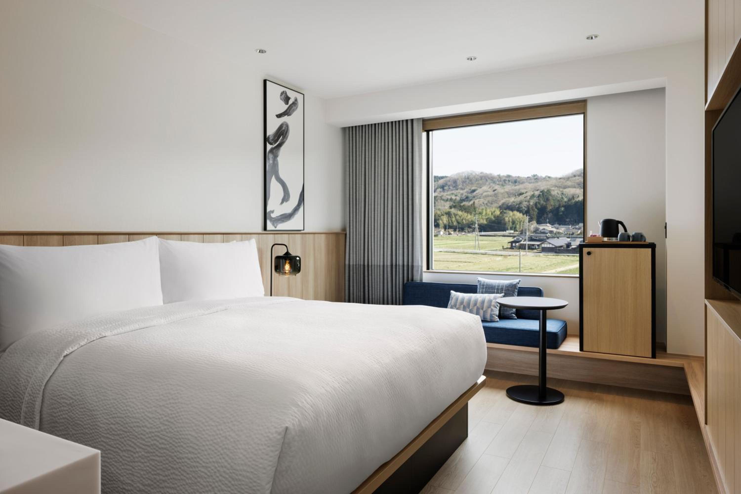 Standard King Room - Photo 8