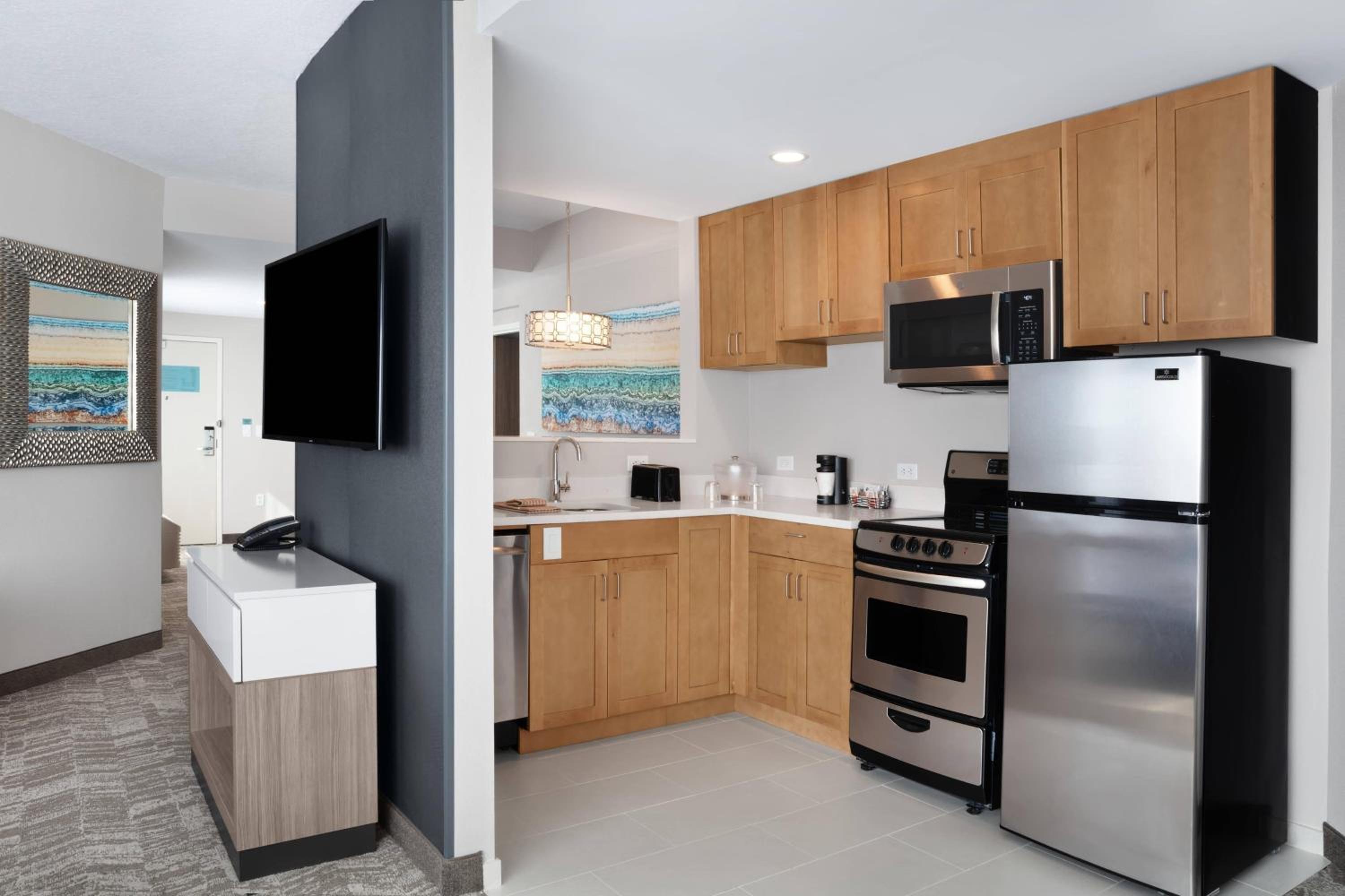 One-Bedroom Family Suite with Kitchen - Mobility Accessible