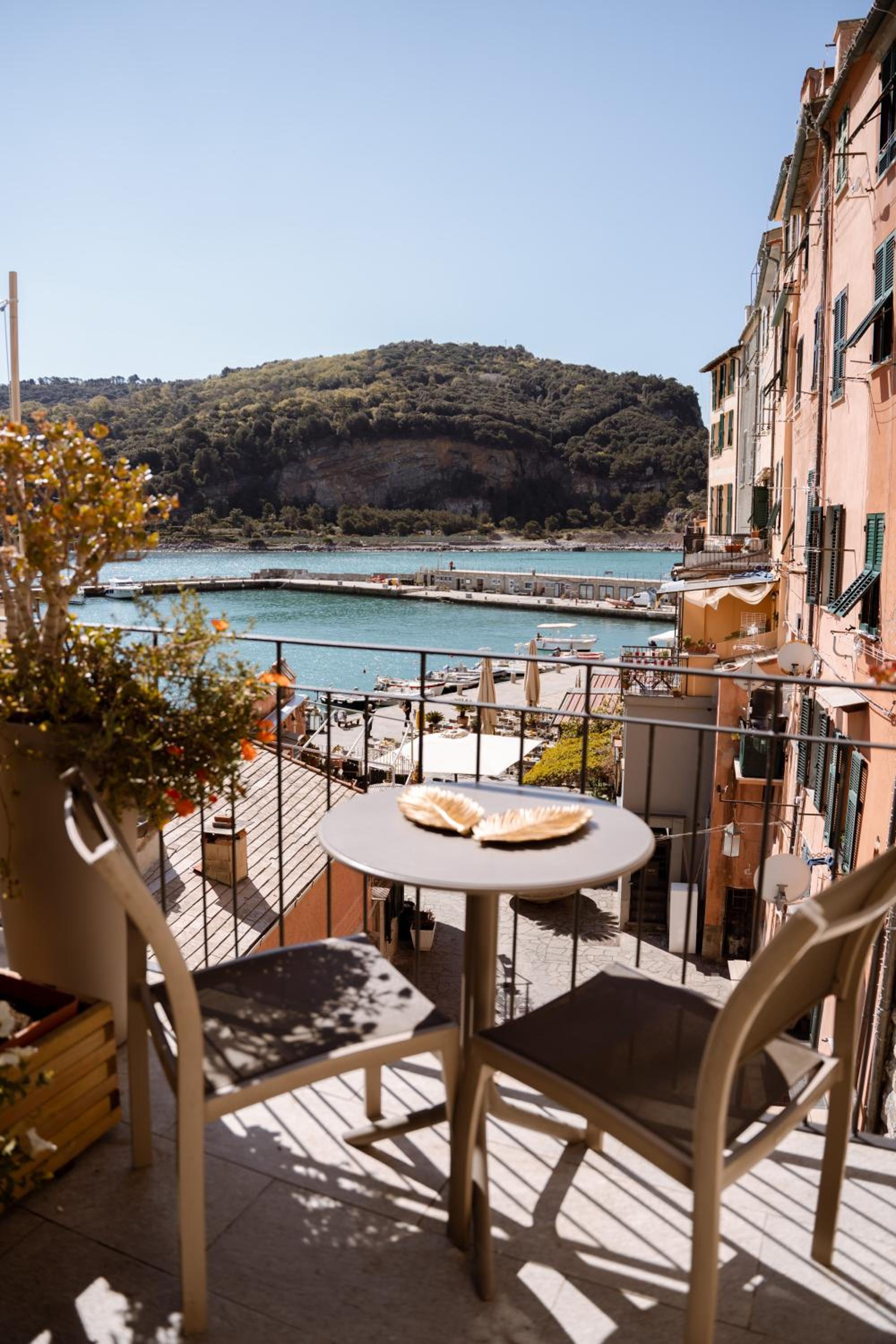 Deluxe Double Room with Balcony and Sea View - Photo 7