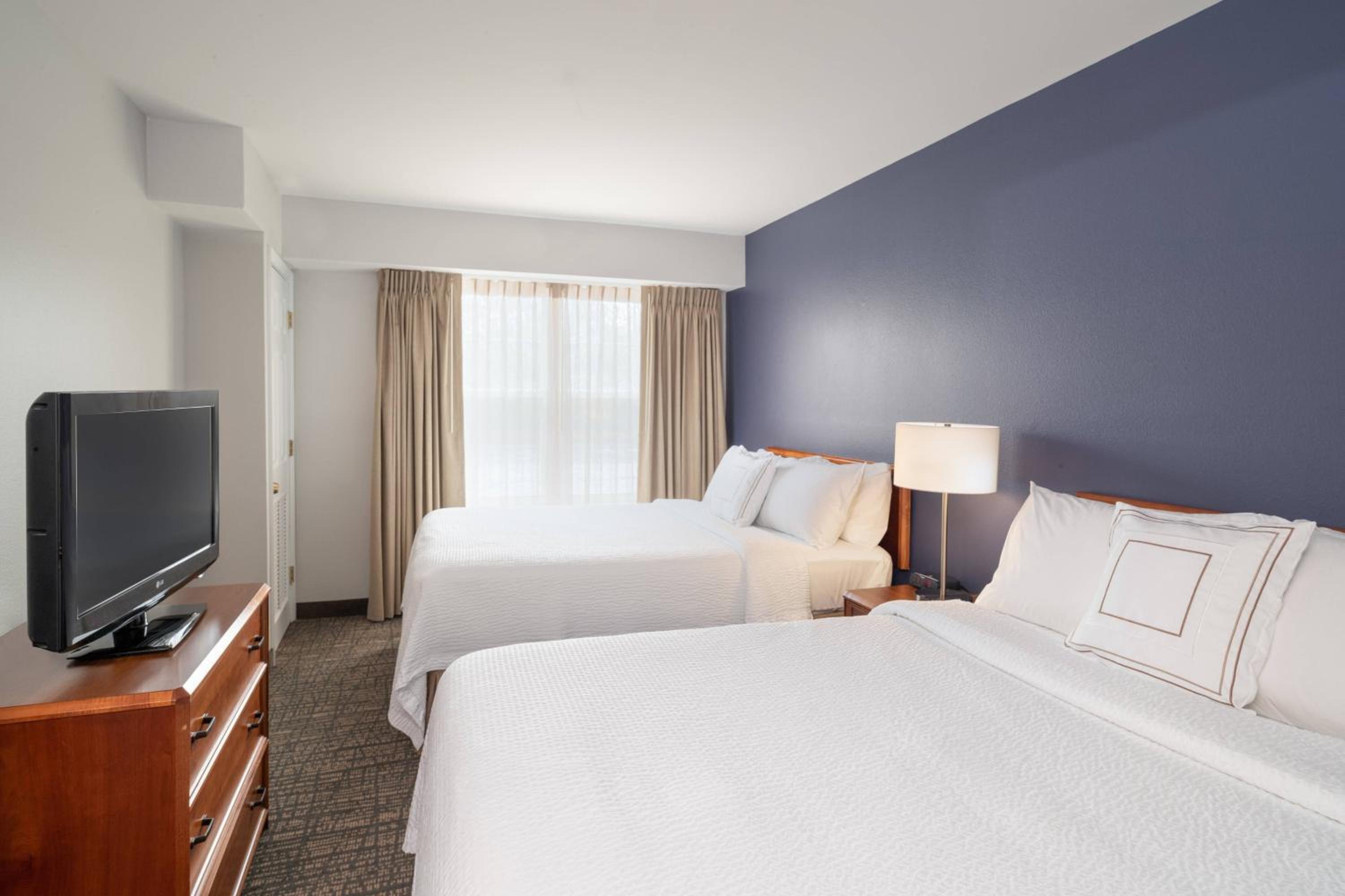 Two-Bedroom Suite - Photo 3