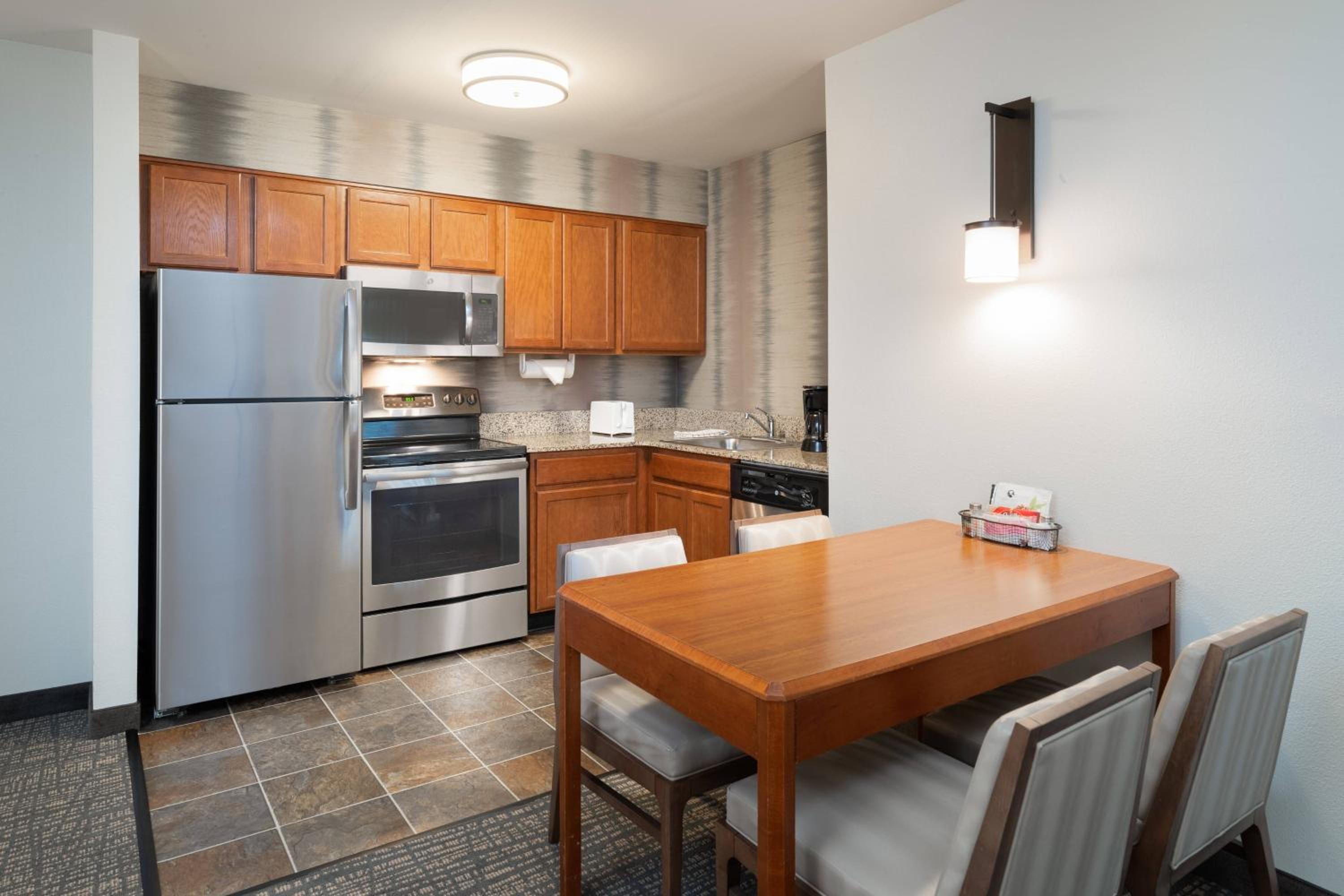 Two-Bedroom Suite - Photo 2