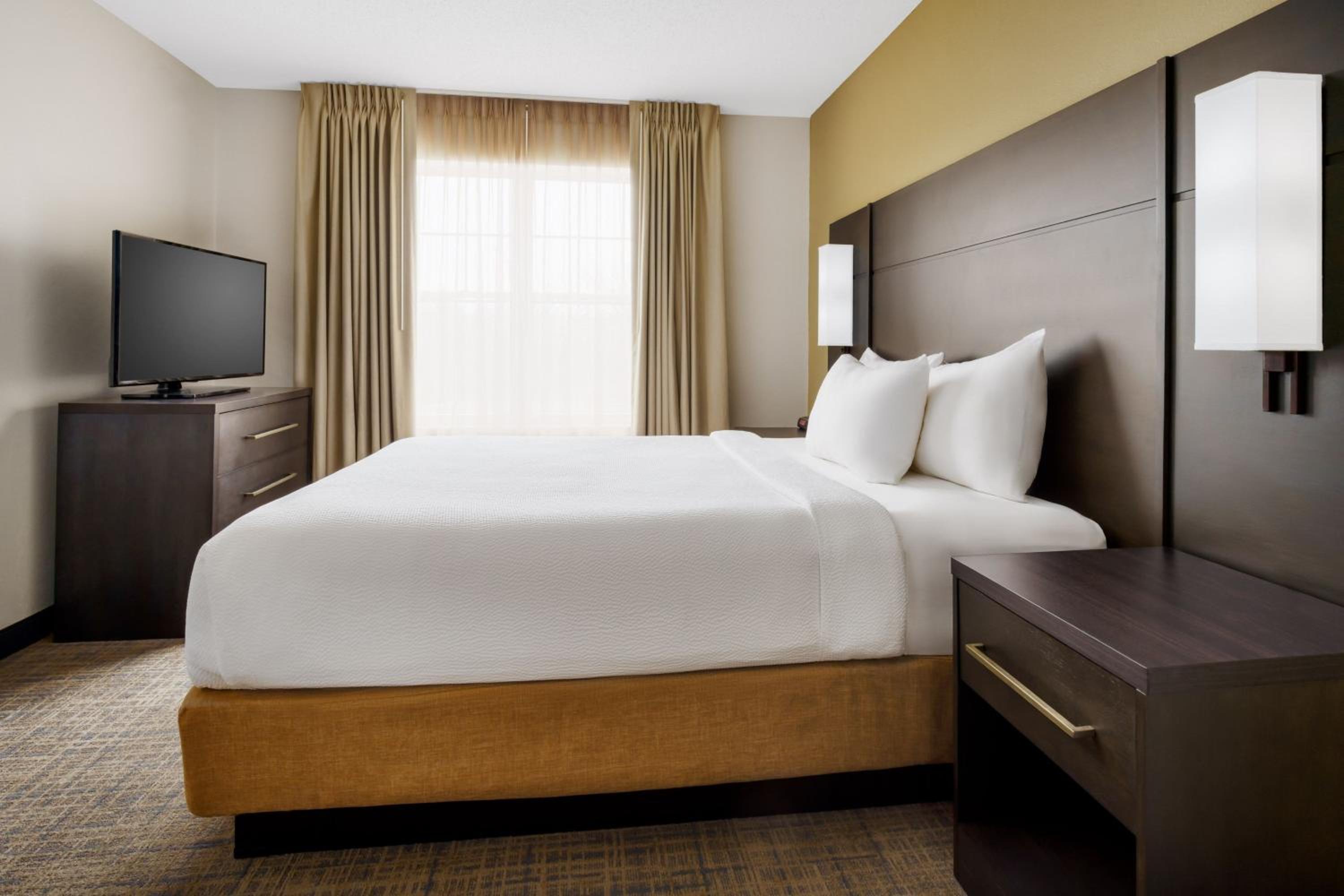 Two-Bedroom Suite - Photo 7