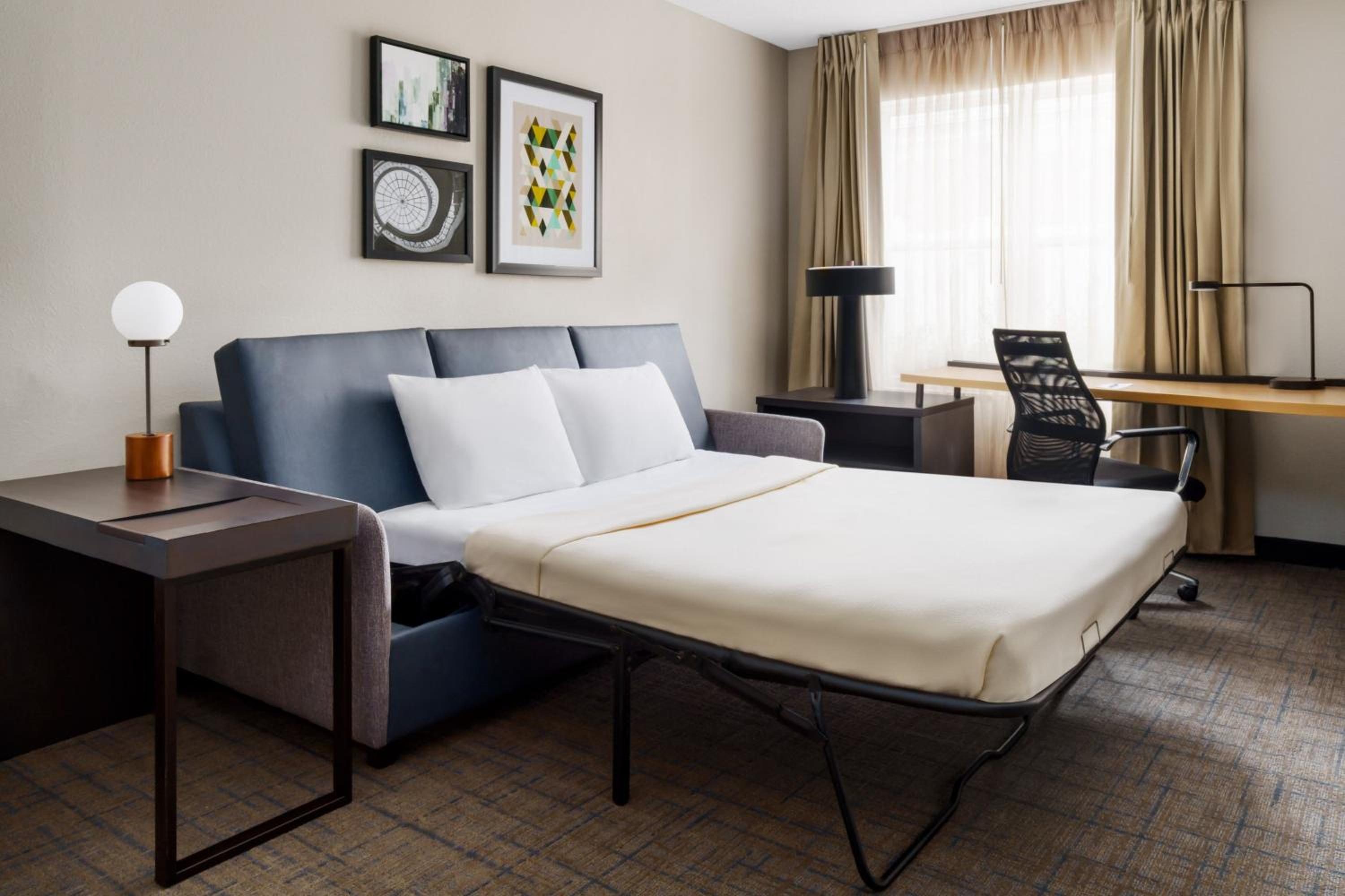 Queen Studio with Sofa Bed - Photo 6