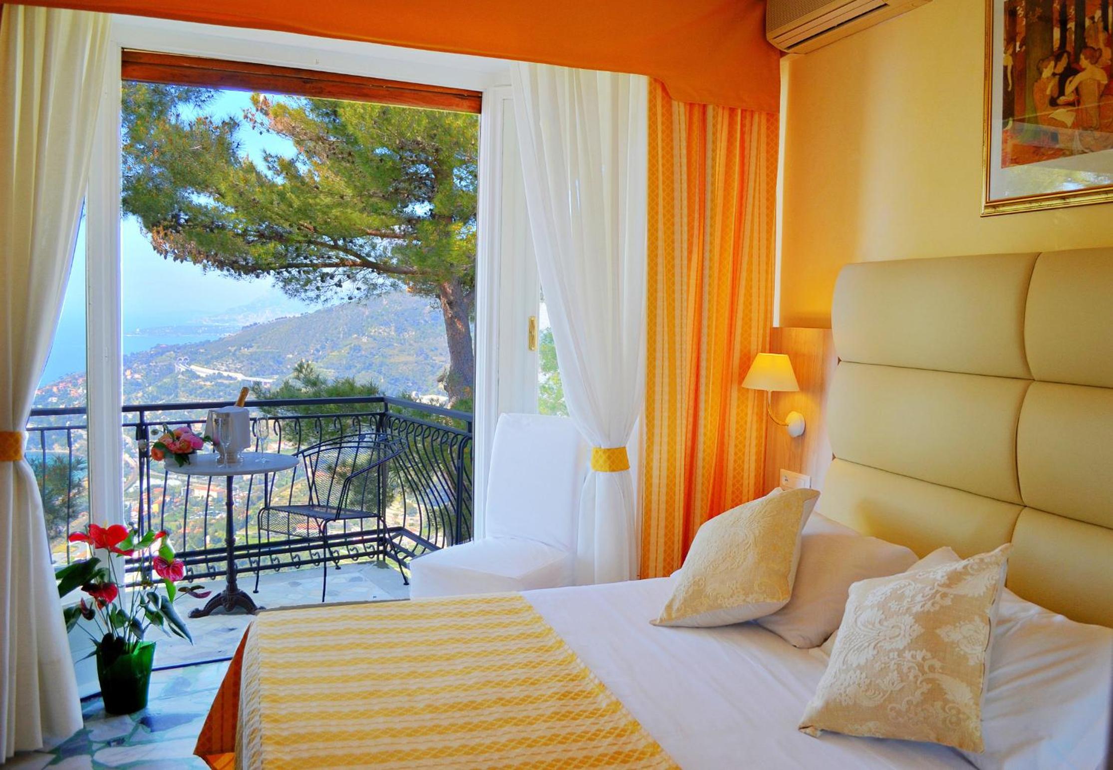 Double Room with Sea View - Photo 1