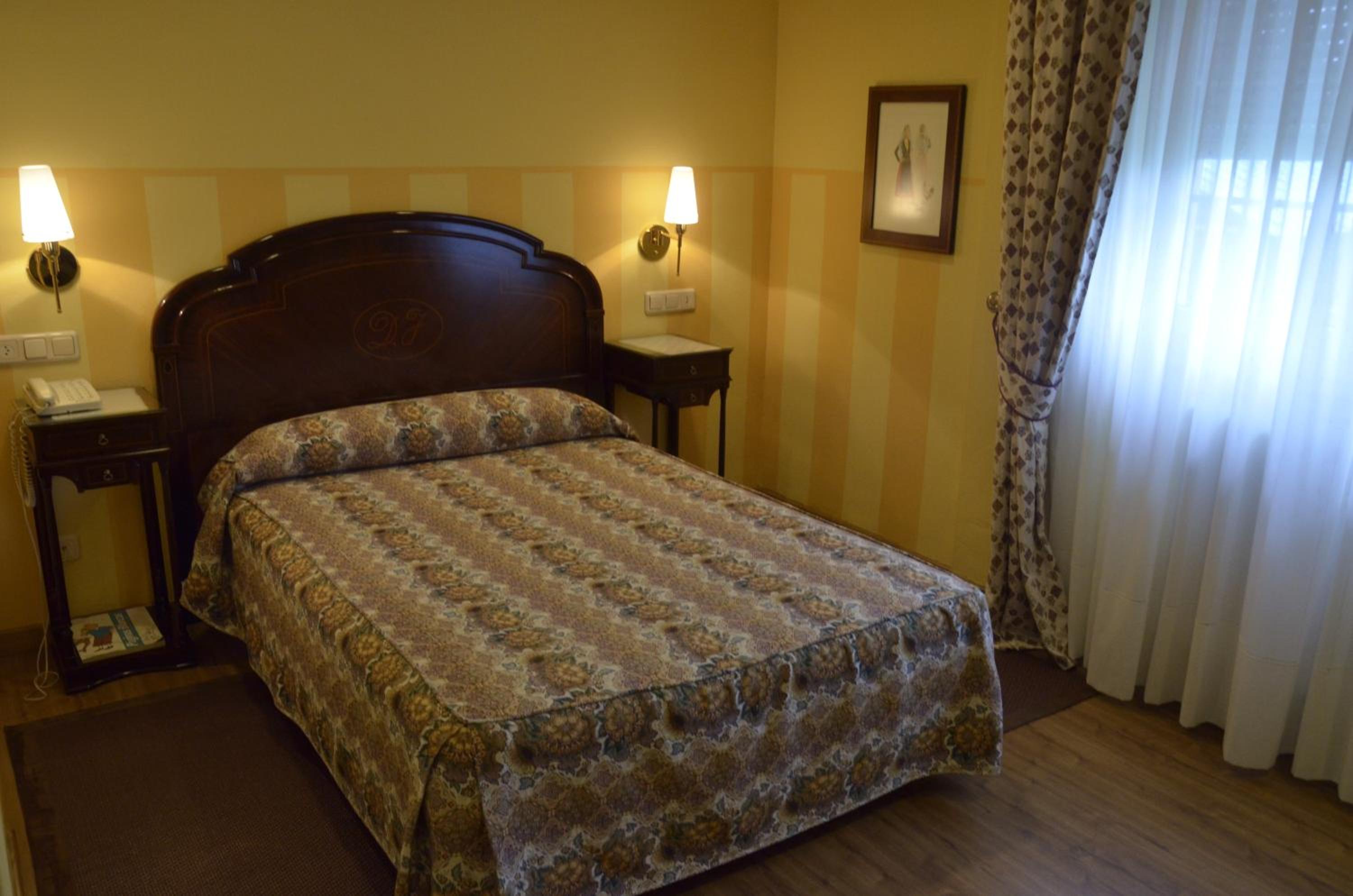Double or Twin Room - Photo 7
