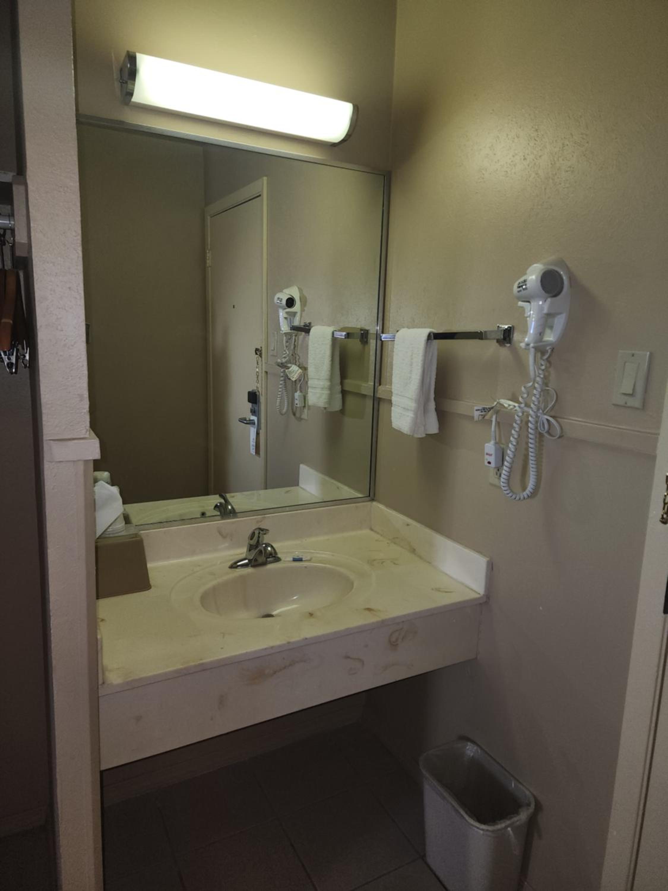 Budget Double Room photo 3