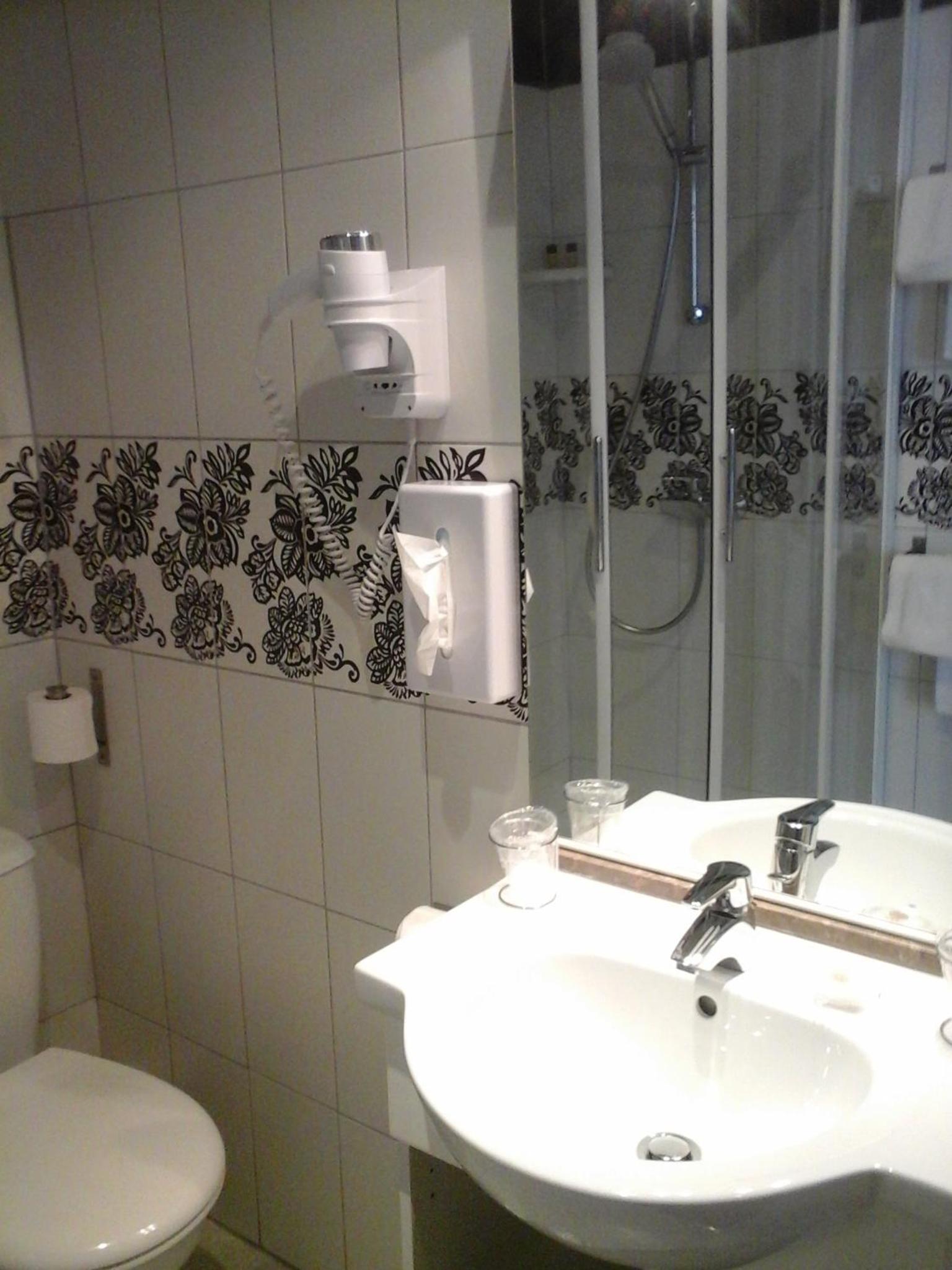 Twin Room - Photo 6