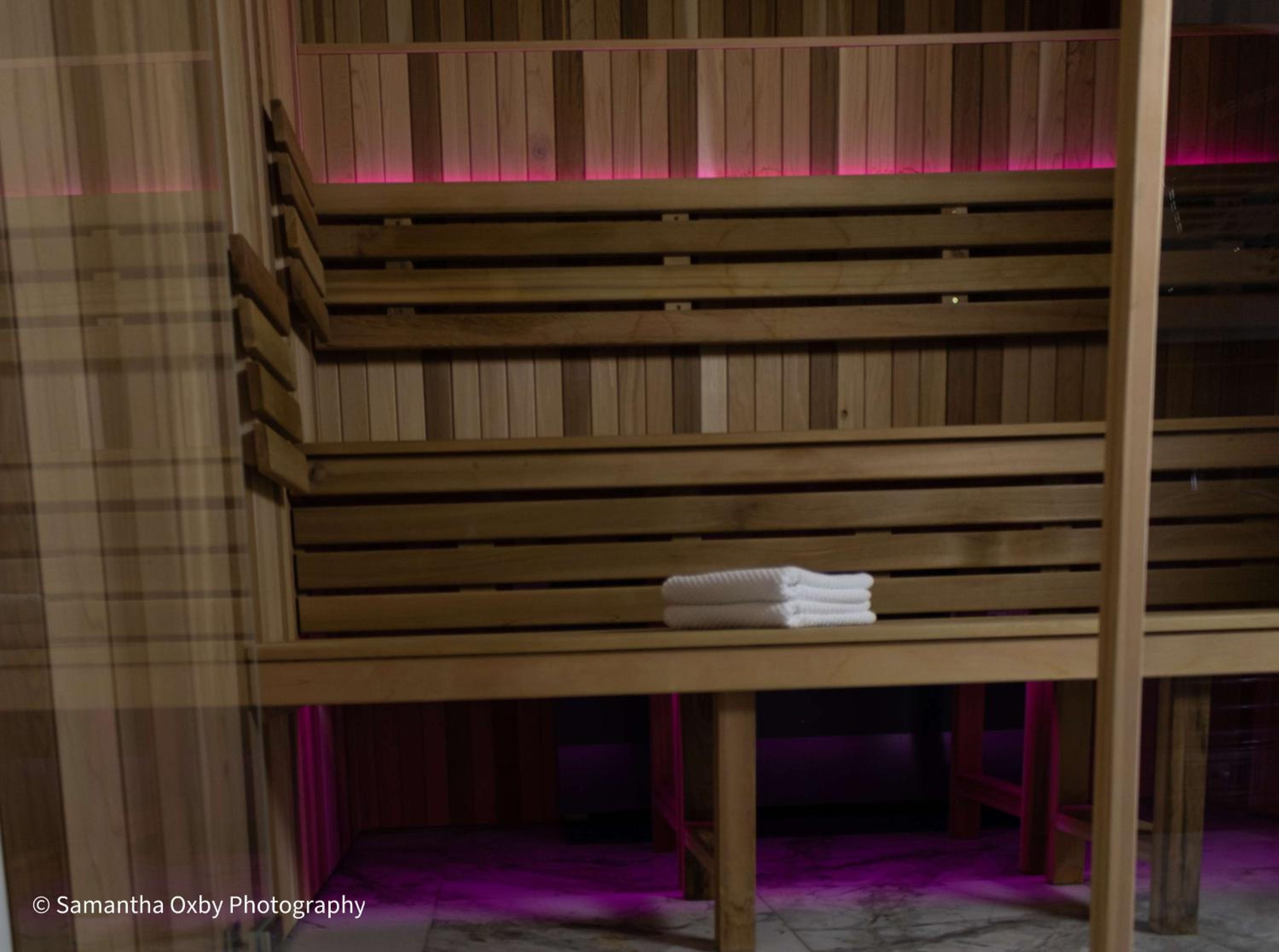 King Suite with Whirlpool and Sauna - Non-Smoking - Photo 2