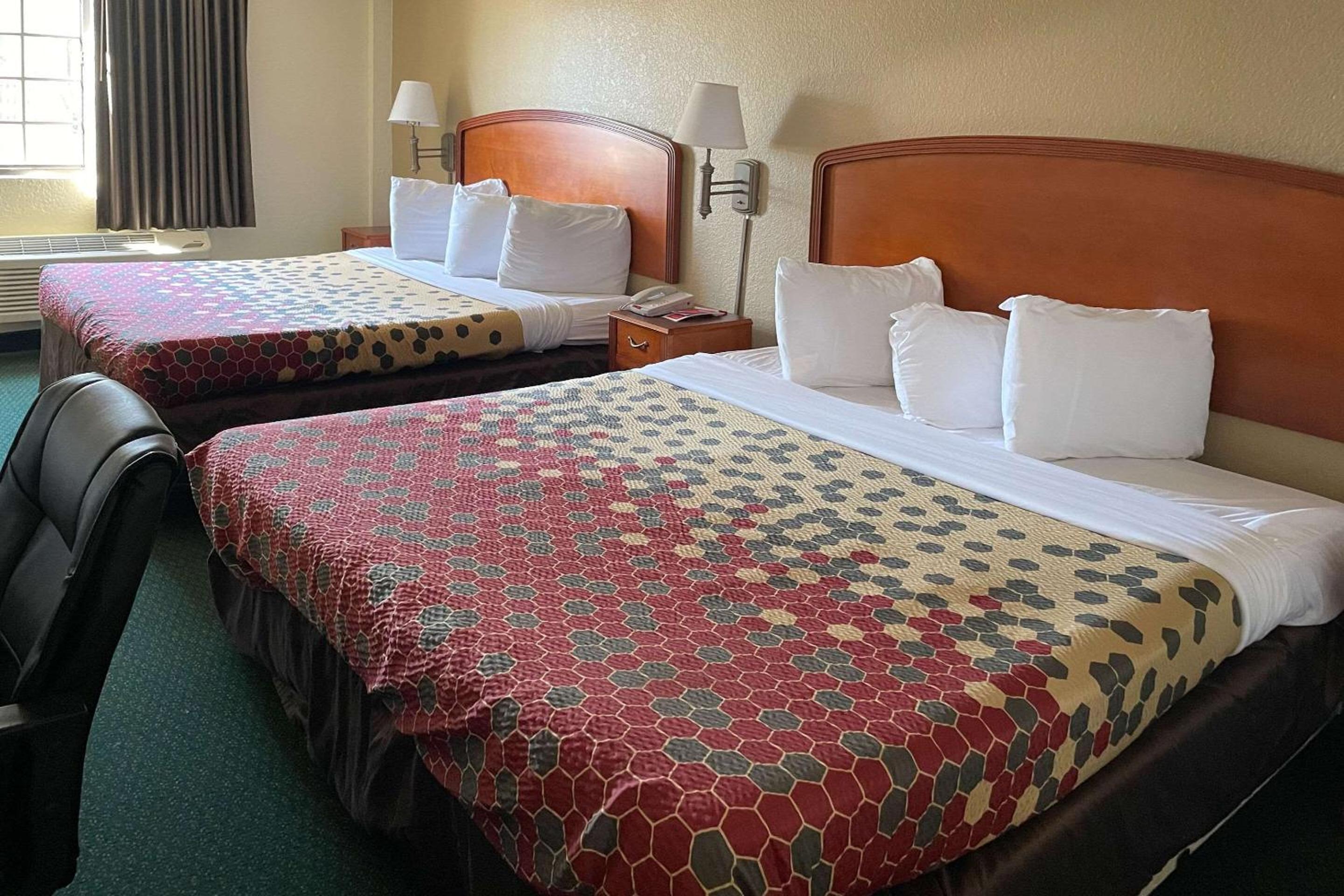 King Room with Two King Beds - Non-Smoking - Photo 1